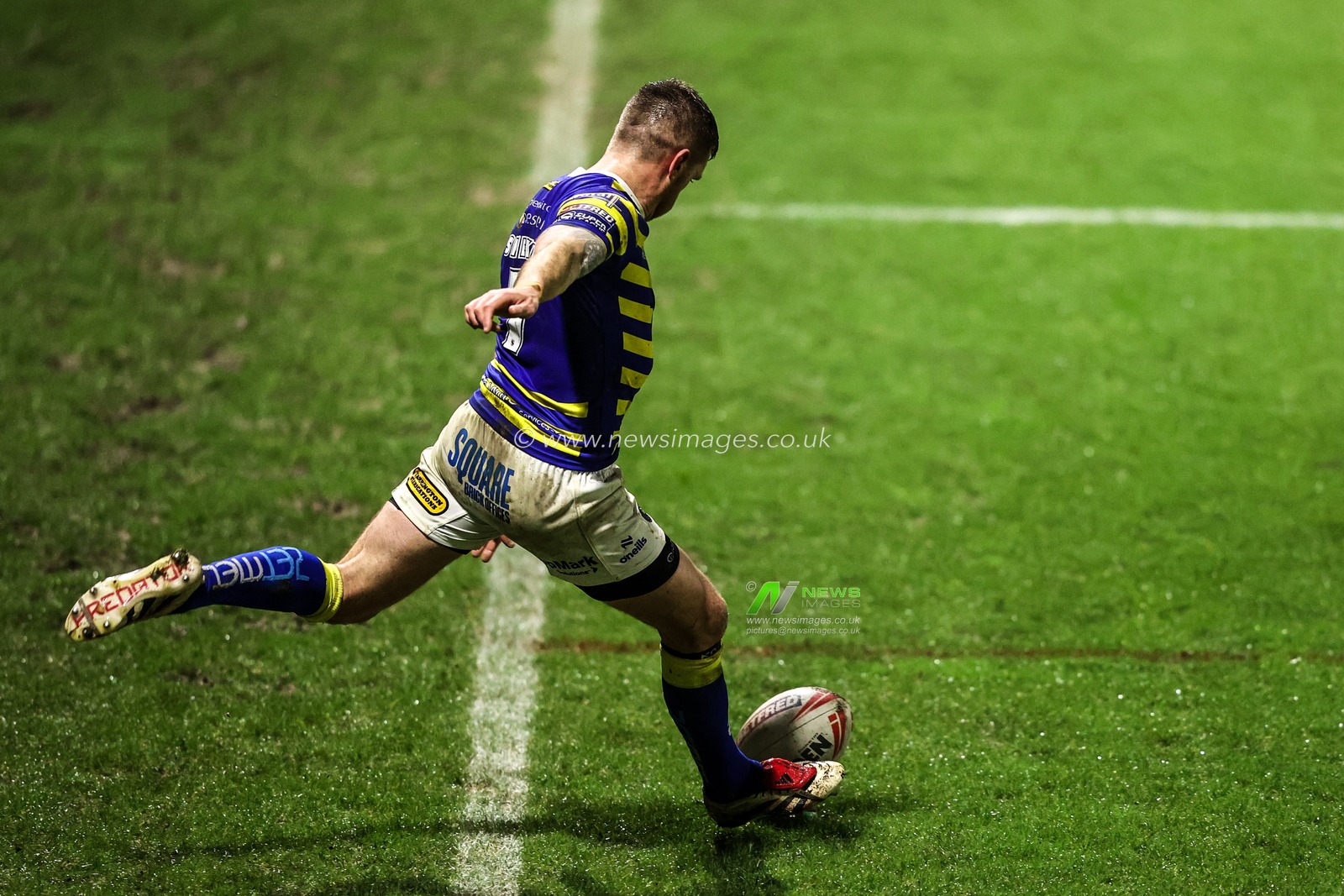 Marc Sneyd of Warrington Wolves converts for a goal during the Betfred Challenge Cup match Warrington Wolves vs Sheffield Eagles at The Halliwell Jones Stadium, Warrington, United Kingdom on 06 February 2026

(Photo by Alfie Cosgrove/News Images)