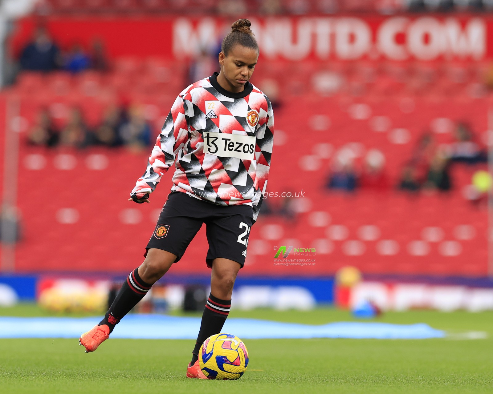 Nikita Parris #22 of Manchester United during the warm up ahead of The FA Women's Super League match Manchester United Women vs Aston Villa Women at Old Trafford, Manchester, United Kingdom, 3rd December 2022

(Photo by Conor Molloy/News Images)