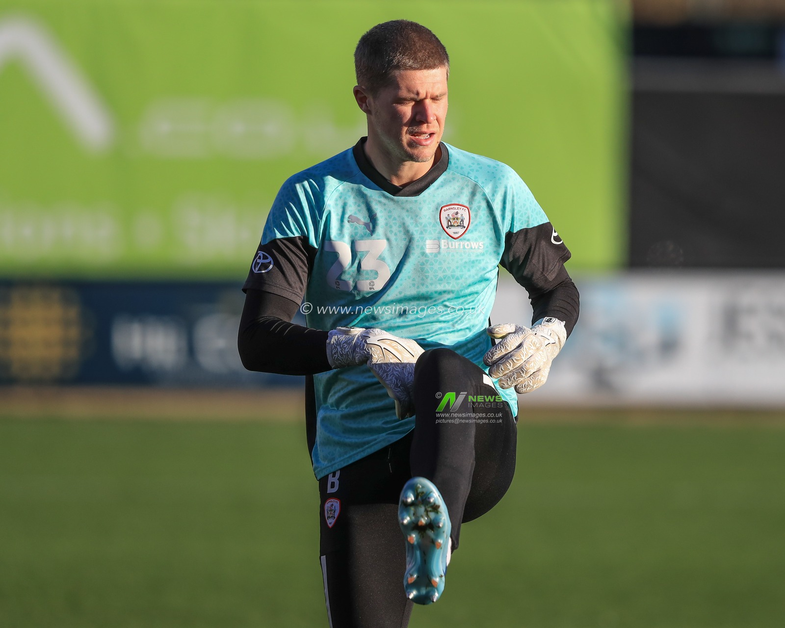 Ben Killip #23 of Barnsley in the pregame warmup session during the Sky Bet League 1 match Lincoln City vs Barnsley at Gelder Group Sincil Bank Stadium, Lincoln, United Kingdom, 25th November 2023

(Photo by Alfie Cosgrove/News Images)
