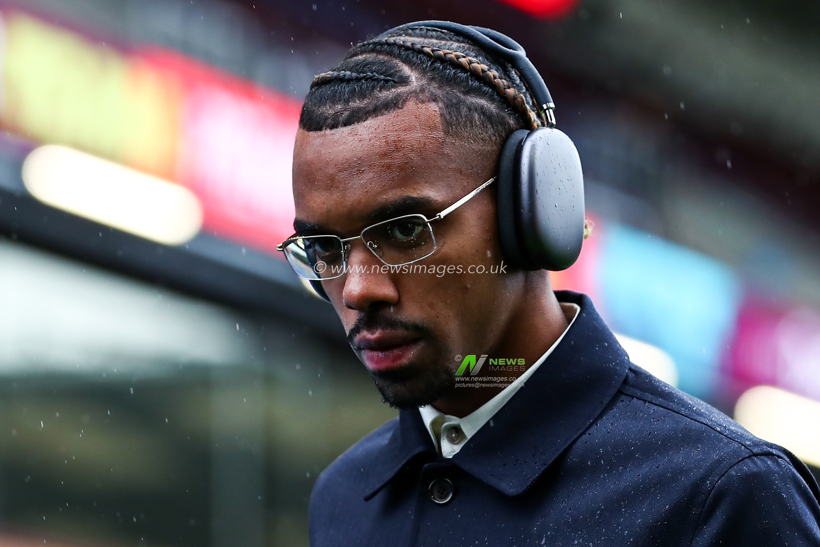 Lucas Pires of Burnley arrives at stadium ahead of the Premier League match Burnley vs Nottingham Forest at Turf Moor, Burnley, United Kingdom, 20th September 2025

(Photo by Jorge Horsted/News Images)