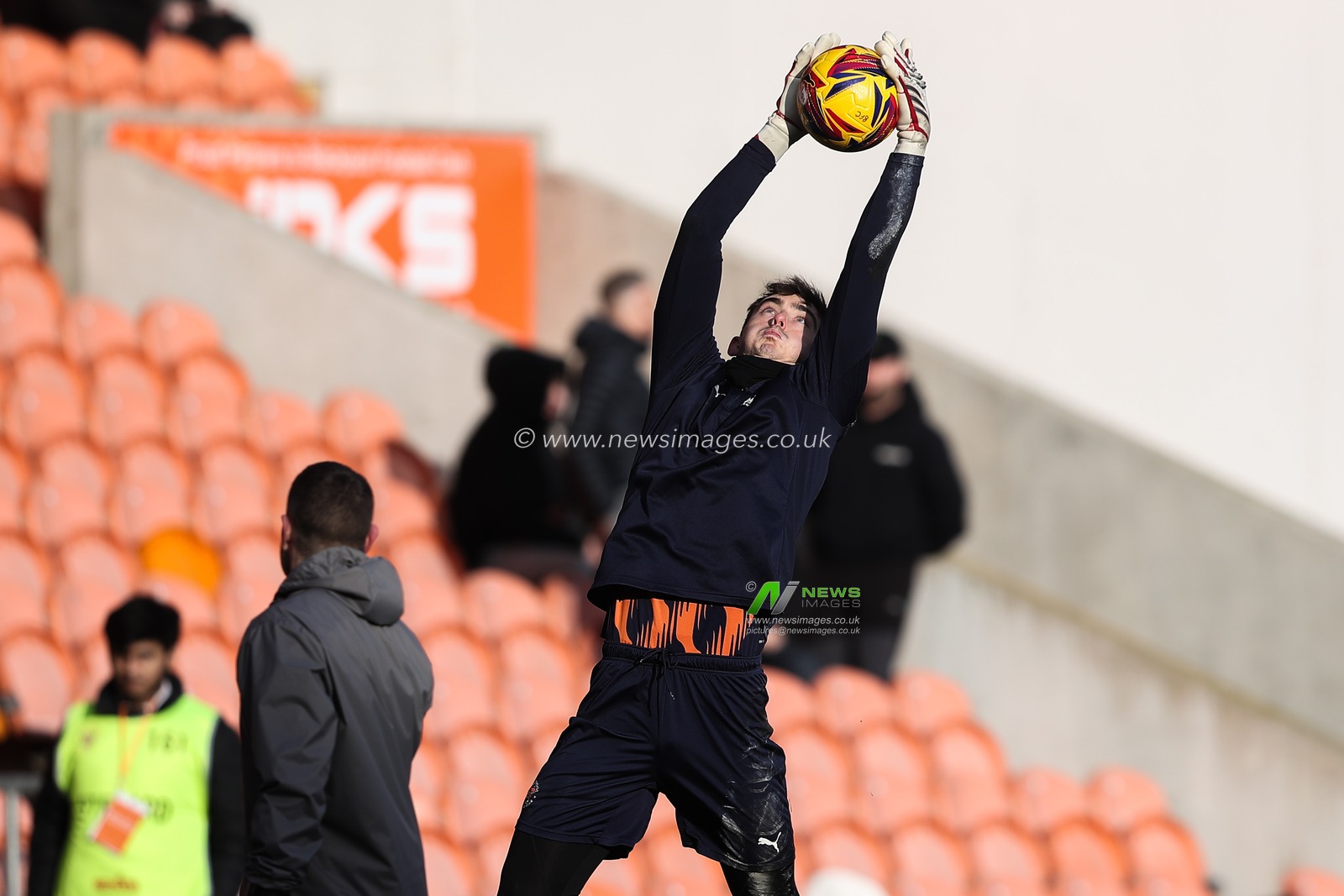 Harry Tyrer of Blackpool during the pre-game warm up ahead of the Sky Bet League 1 match Blackpool vs Charlton Athletic at Bloomfield Road, Blackpool, United Kingdom, 1st February 2025

(Photo by Gareth Evans/News Images)