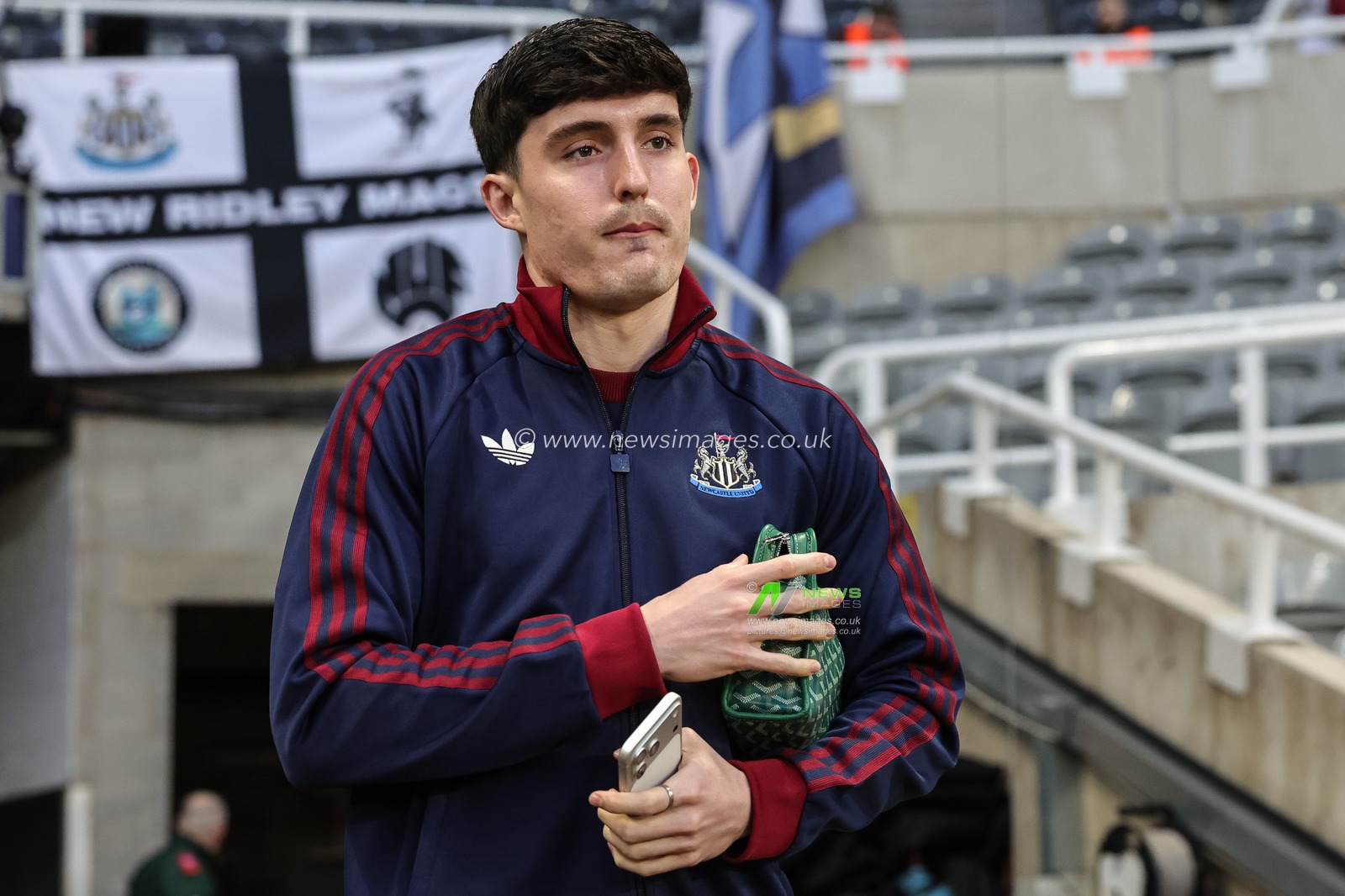 Tino Livramento of Newcastle Untied arrives during the UEFA Champions League Last 16 match Newcastle Untied vs Barcelona at St. James's Park, Newcastle, United Kingdom on 10 March 2026

(Photo by Mark Cosgrove/News Images)