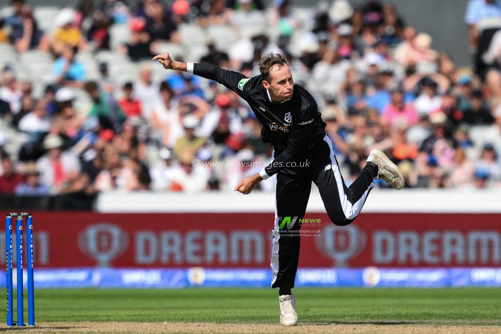 Tom Hartley of Manchester Originals delivers the ball during the The Hundred match Manchester Originals vs Oval Invincibles at Old Trafford, Manchester, United Kingdom, 6th August 2024

(Photo by Craig Thomas/News Images)