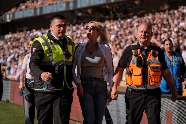 Spurs players in an altercation with Wolves players during the Premier League match Wolverhampton Wanderers vs Tottenham Hotspur at Molineux, Wolverhampton, United Kingdom on 25 April 2026

(Photo by Maynard Manyowa/News Images)