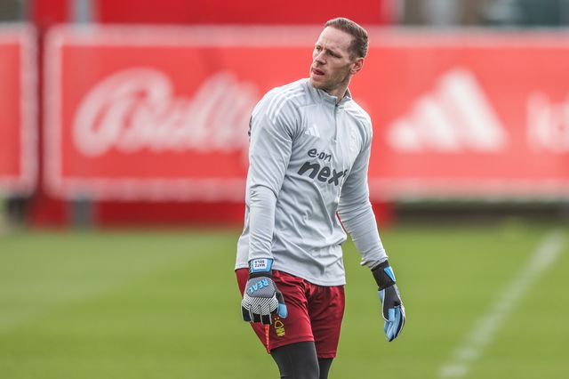 Nottingham Forest goalkeeper Matz Sels during the Nottingham Forest open training session ahead of their UEFA Europa League last 16 match against FC Midtjylland at The Nigel Doughty Academy, Nottingham, United Kingdom on 11 March 2026

(Photo by Alfie Cosgrove/News Images)