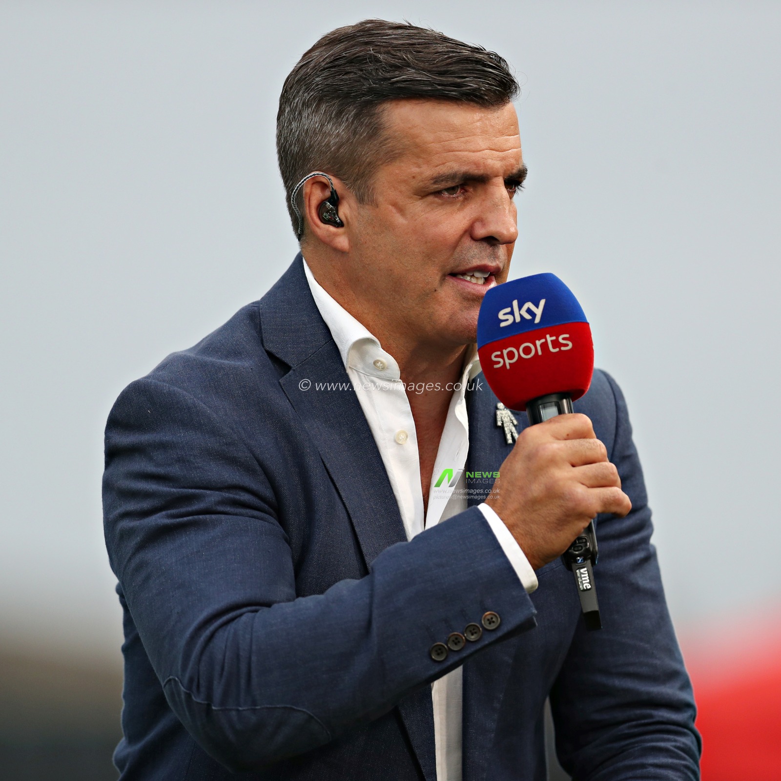Brian Carney of Sky Sports before the Betfred Super League round 20 match Wakefield Trinity vs Leeds Rhinos at DIY Kitchens Stadium, Wakefield, United Kingdom, 24th July 2025(Photo by Sam Eaden/News Images)