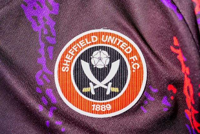 A general view of the Sheffield United badge during the Sky Bet Championship match Derby County vs Sheffield United at Pride Park Stadium, Derby, United Kingdom on 02 May 2026

(Photo by Maynard Manyowa/News Images)