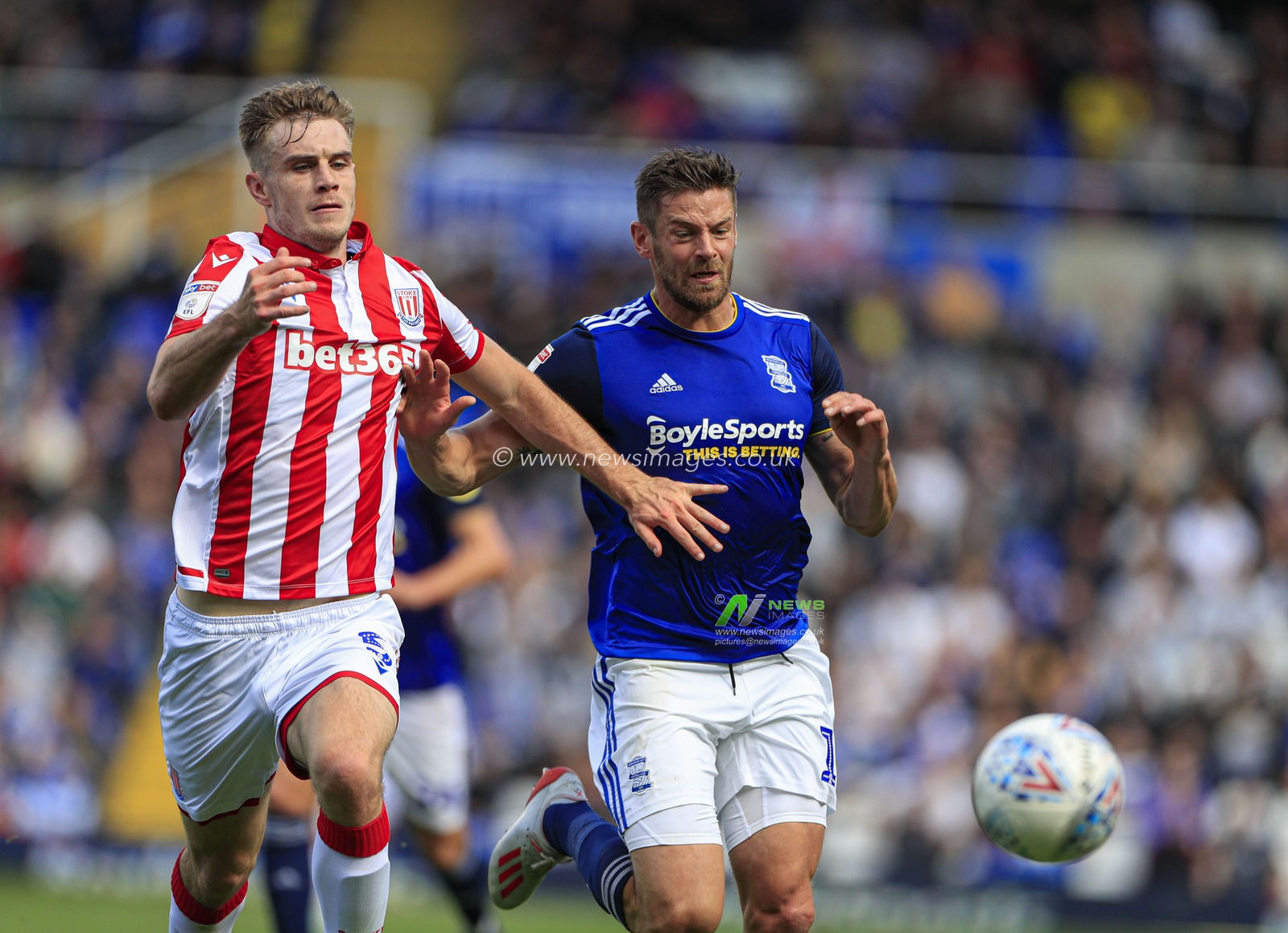 31st August 2019, St Andrew's, Birmingham, England; Sky Bet Championship Football,  Birmingham City vs Stoke City ; Liam Lindsay (05) of Stoke City and Lukas Jutkiewicz (10) of Birmingham City challenge for the ball

Credit: Conor Molloy/News Images


English Football League images are subject to DataCo Licence