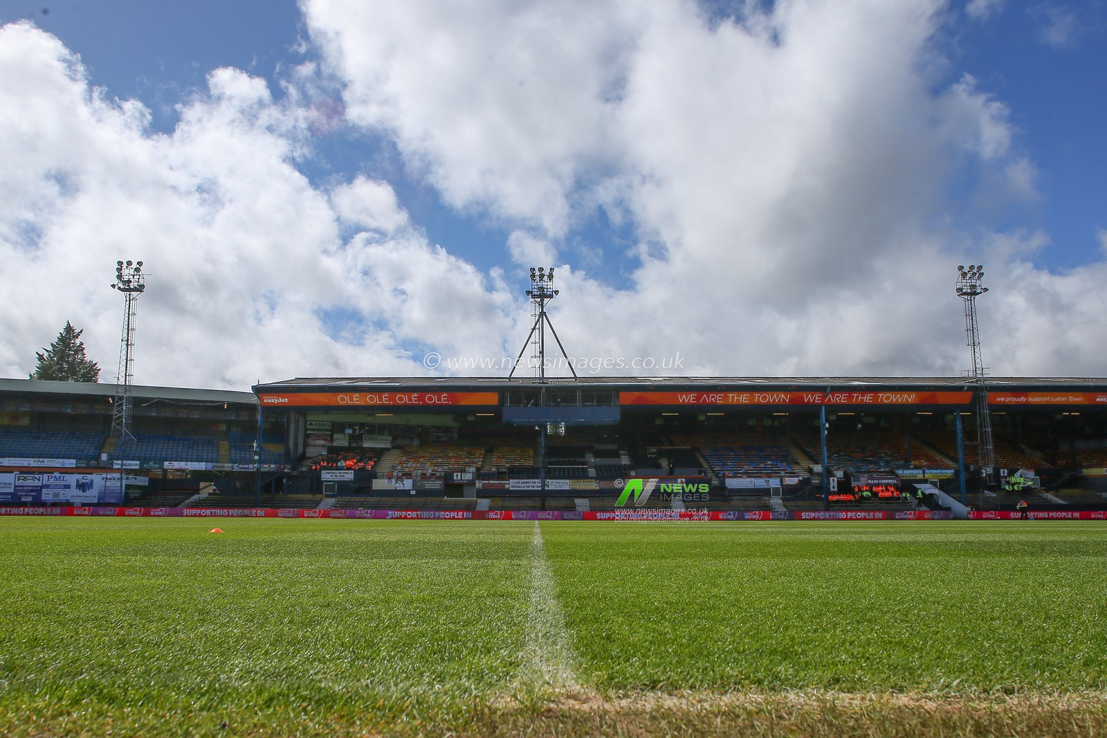 A general view inside of Kenilworth Road, home of Luton Town ahead of the Sky Bet Championship match Luton Town vs Blackpool at Kenilworth Road, Luton, United Kingdom, 10th April 2023

(Photo by Gareth Evans/News Images)