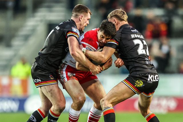 Shane Wright of St Helens is tackled by Ed Chamberlain of Bradford Bulls during the Betfred Super League round 4 match St Helens vs Bradford Bulls at The BrewDog Stadium, St Helens, United Kingdom on 07 March 2026

(Photo by Alfie Cosgrove/News Images)