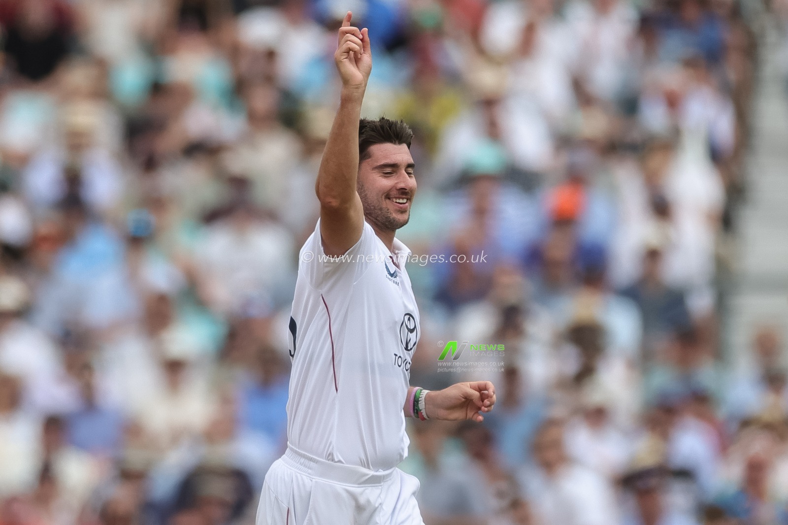 Josh Tongue of England celebrates the wicket of  Tom Blundell of New Zealand during the 2nd Rothesay Test Match Day 4 match England vs New Zealand at The Kia Oval, London, United Kingdom on 20 June 2026

(Photo by Mark Cosgrove/News Images)