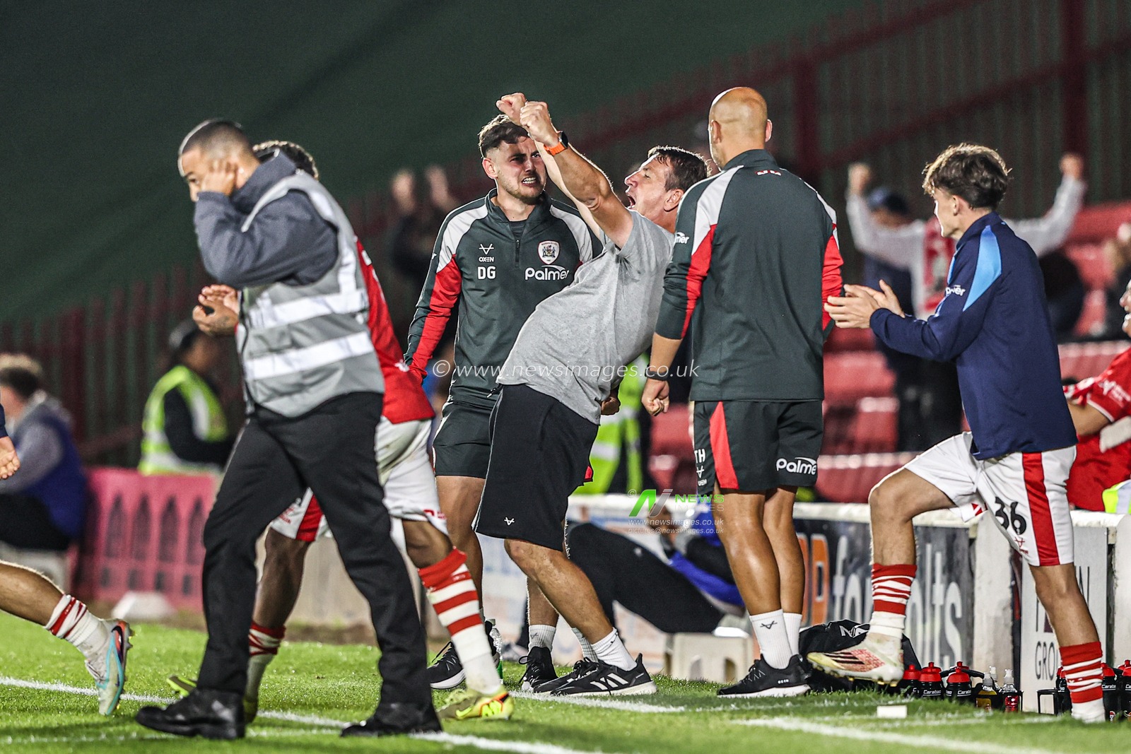 Daniel Stendel manager of Barnsley celebrates as referee Jamie O'Connor blows the final whistle during the Sky Bet League One match Barnsley vs Blackpool at Oakwell, Barnsley, United Kingdom on 02 September 2026

(Photo by Alfie Cosgrove/News Images)