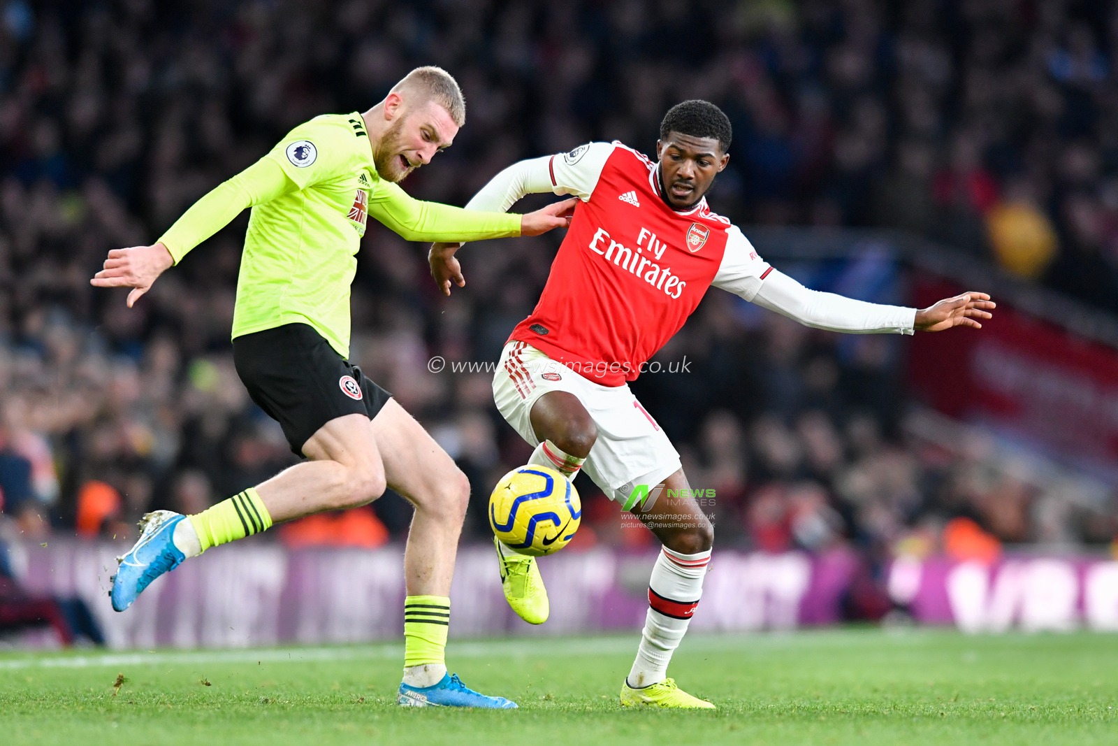18th January 2020, Emirates Stadium, London, England; Premier League, Arsenal v Sheffield United : Ainsley Maitland-Niles (15) of Arsenal challenges Oli McBurnie (9) of Sheffield United for the ball

Credit: Simon Whitehead/News Images