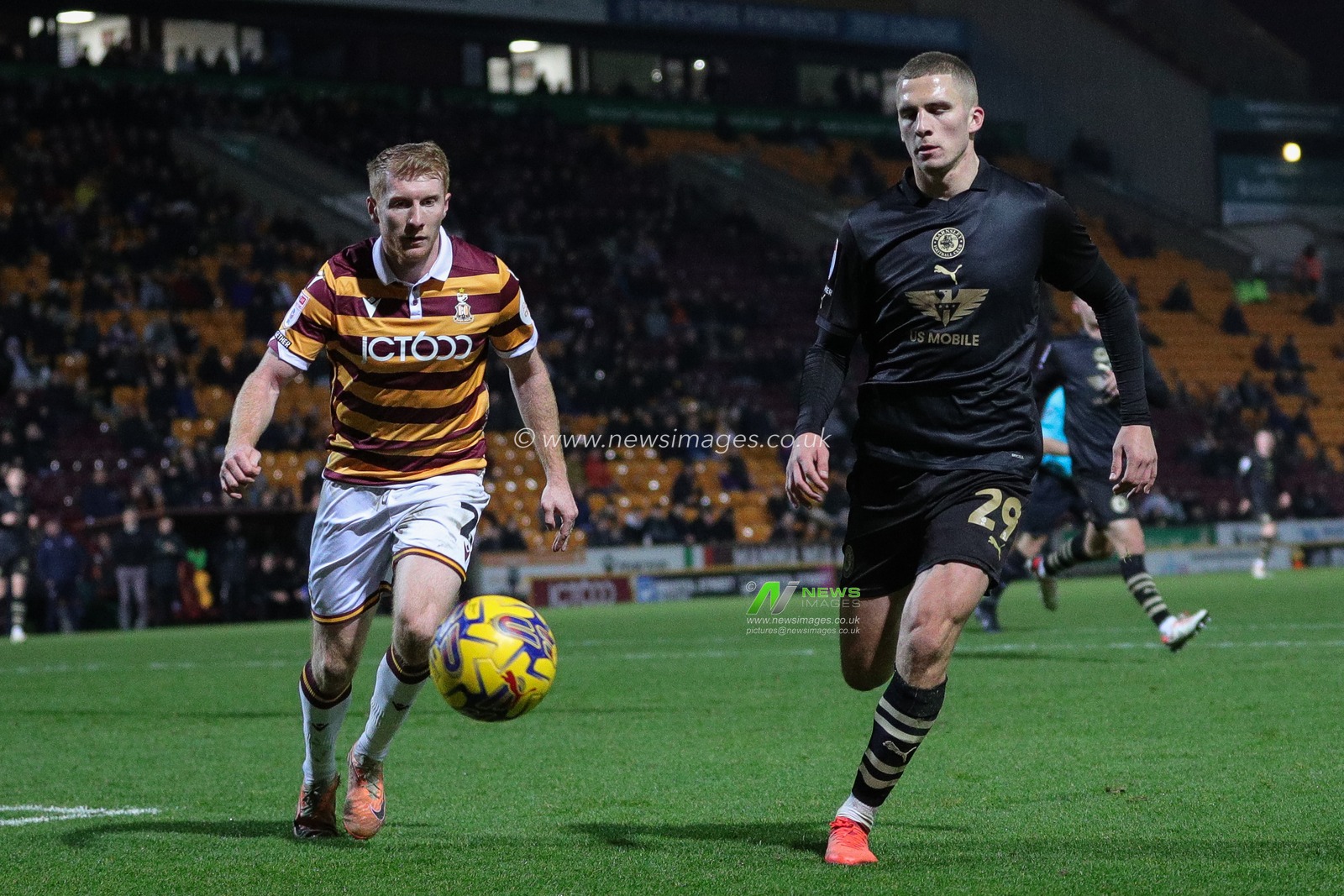Owen Dodgson #29 of Barnsley in action during the Bristol Street Motors Trophy match Bradford City vs Barnsley at University of Bradford Stadium, Bradford, United Kingdom, 21st November 2023

(Photo by James Heaton/News Images)