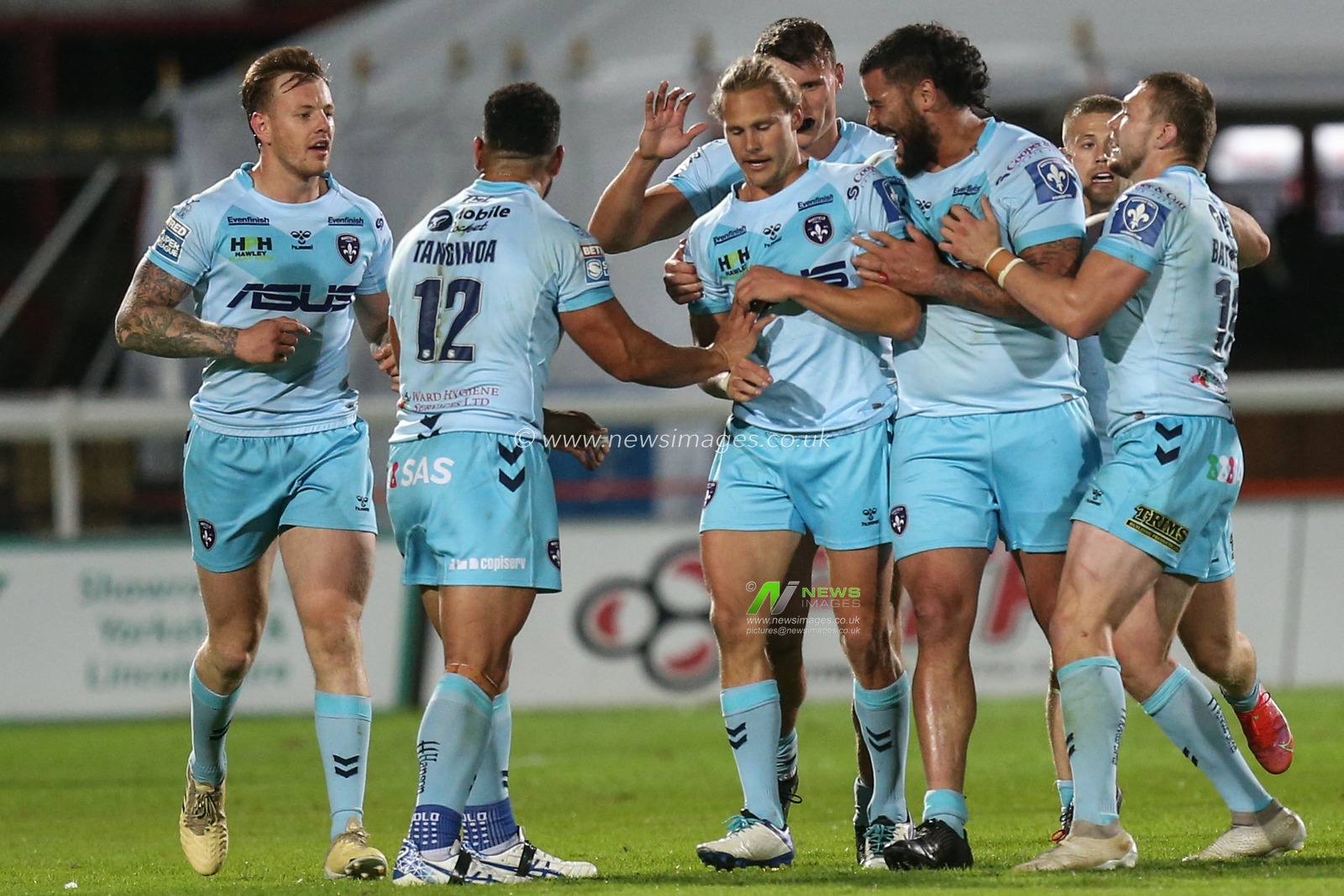 Jacob Miller (6) of Wakefield Trinity is congratulated by team mates after scoring a drop goal to secure the win for Wakefield Trinity