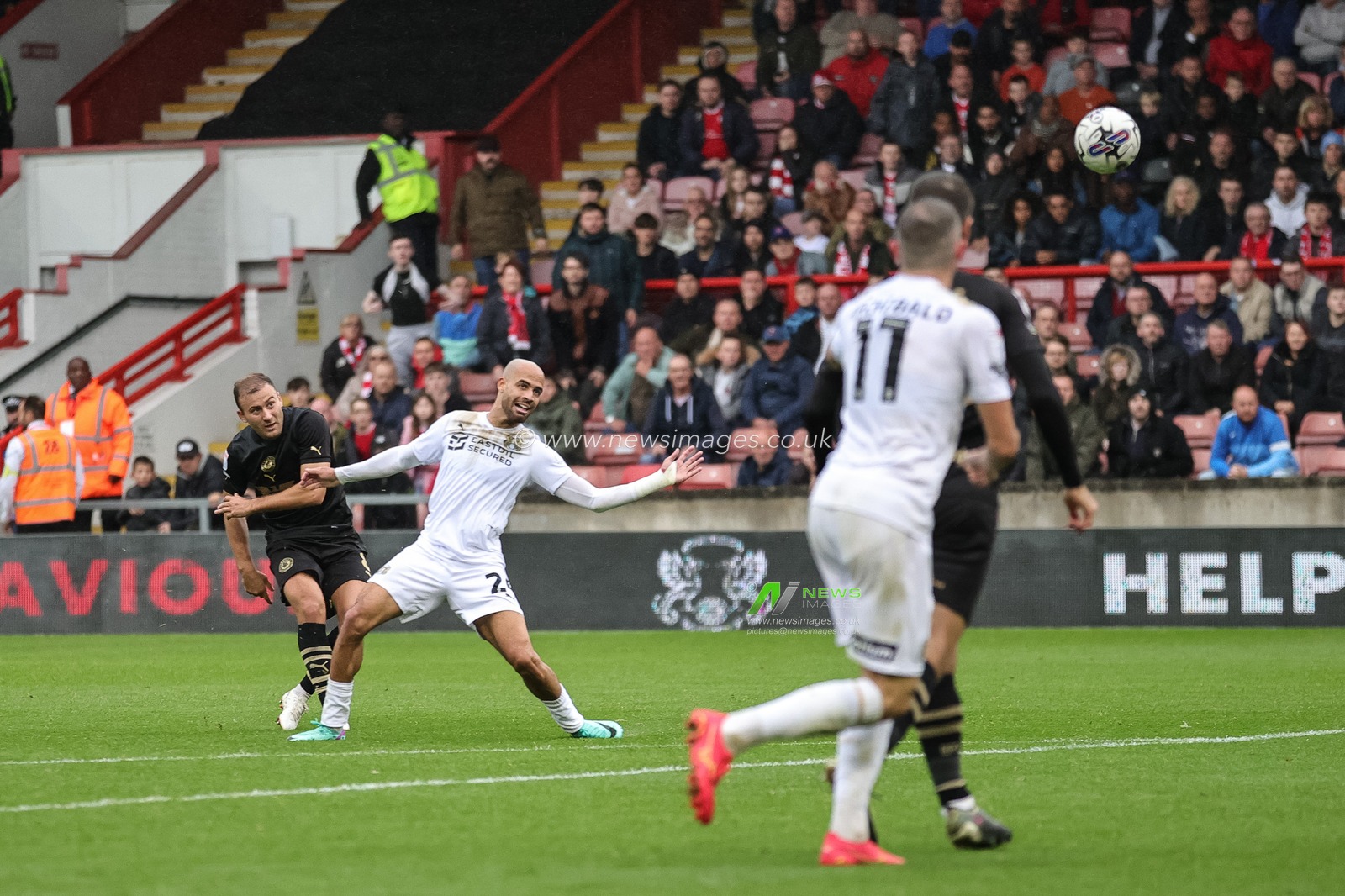 Herbie Kane #8 of Barnsley scores to make it 1-1 during the Sky Bet League 1 match Leyton Orient vs Barnsley at Matchroom Stadium, London, United Kingdom, 21st October 2023

(Photo by Mark Cosgrove/News Images)