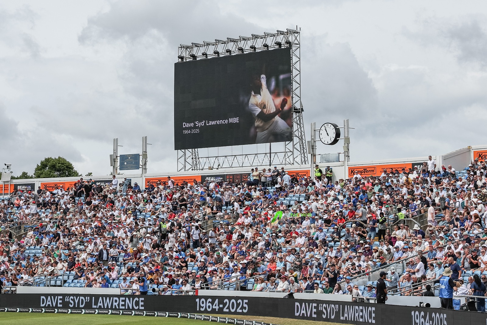 A minutes applause as we remember Dave ‘Sid’ Lawrence MBE 1964-2025 during the 1st Rothesay Test Match, Day 3 England vs India at Headingley Cricket Ground, Leeds, United Kingdom, 22nd June 2025

(Photo by Mark Cosgrove/News Images)