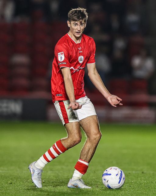 Arley Kay of Barnsley gives his team instructions during the Sky Bet League One match Barnsley vs Blackpool at Oakwell, Barnsley, United Kingdom on 02 September 2026

(Photo by Alfie Cosgrove/News Images)