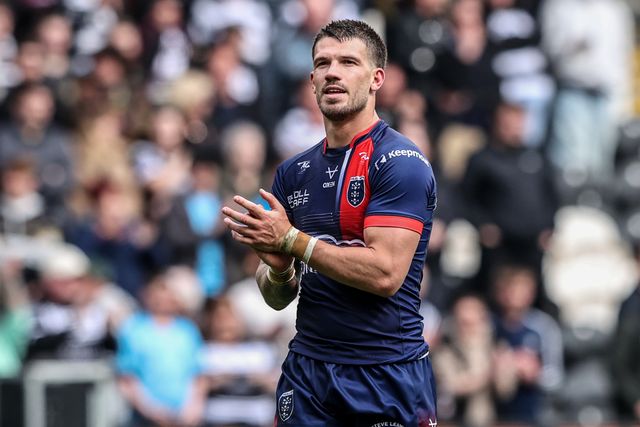 Oliver Gildart of Hull KR applauds the fans after the game during the Betfred Super League Round 8 match Hull FC vs Hull KR at MKM Stadium, Hull, United Kingdom, 18th April 2025

(Photo by Alfie Cosgrove/News Images)