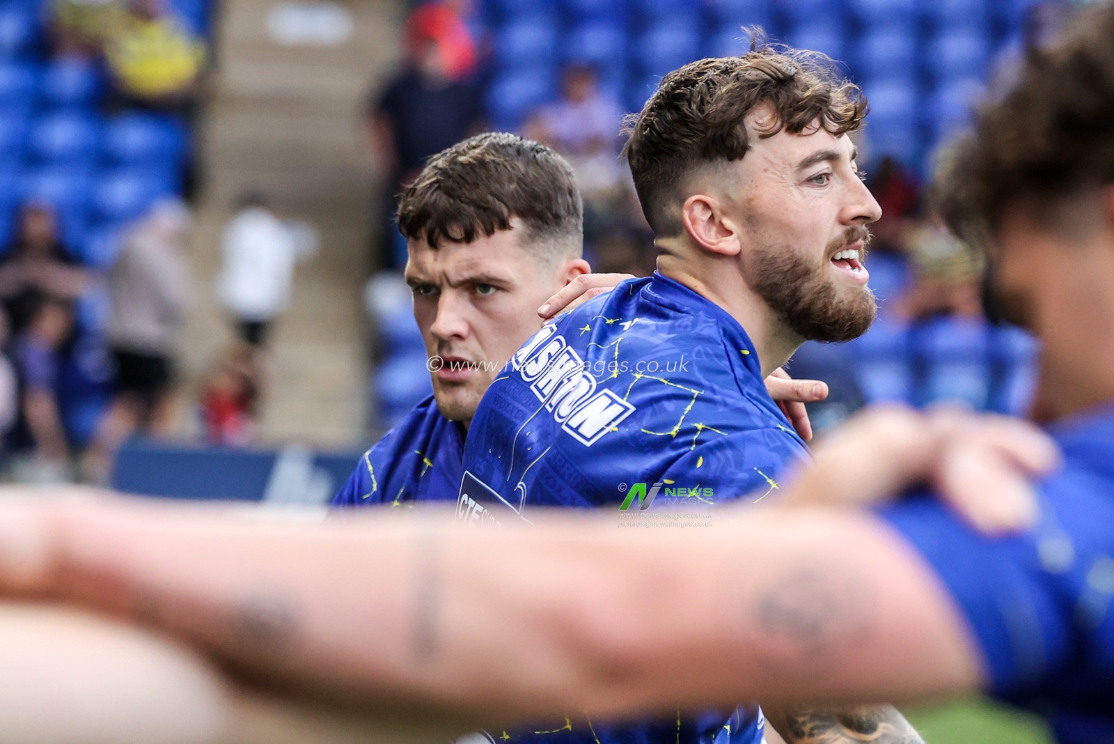 Josh Thewlis of Warrington Wolves and Matty Ashton of Warrington Wolves in the pre-game warm up during the Betfred Super League round 15 match Warrington Wolves vs Leeds Rhinos at The Halliwell Jones Stadium, Warrington, United Kingdom on 18 June 2026

(Photo by Alfie Cosgrove/News Images)