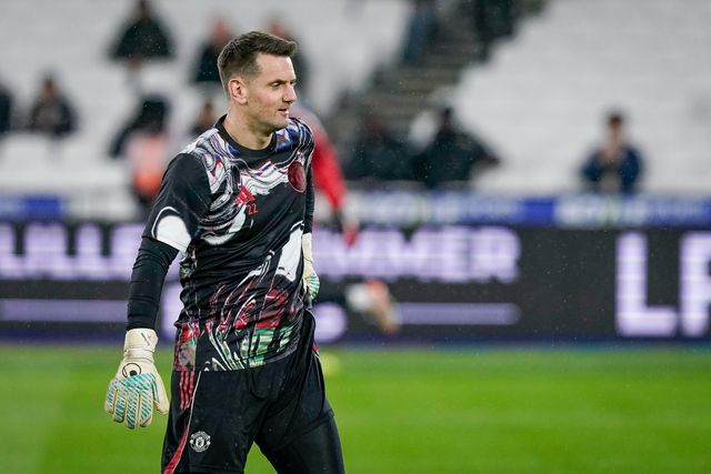 Manchester United goalkeeper Thomas Heaton in the pregame warmup session  during the Premier League match West Ham United vs Manchester United at London Stadium, London, United Kingdom on 10 February 2026

(Photo by Maynard Manyowa/News Images)
