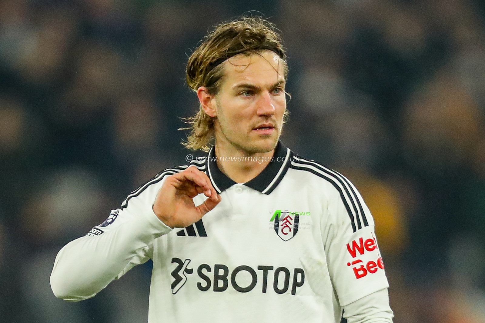 Joachim Andersen of Fulham looks on during the Premier League match West Ham United vs Fulham at London Stadium, London, United Kingdom, 14th January 2025

(Photo by Izzy Poles/News Images)