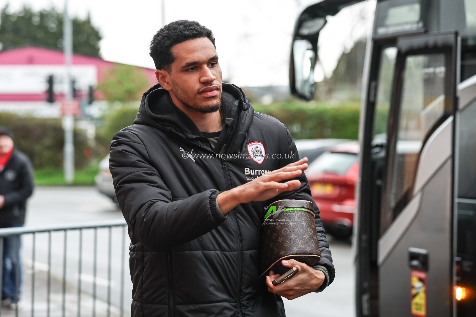 Jon Russell of Barnsley arrives during the Sky Bet League 1 match Burton Albion vs Barnsley at Pirelli Stadium, Burton upon Trent, United Kingdom, 1st April 2024

(Photo by Mark Cosgrove/News Images)
