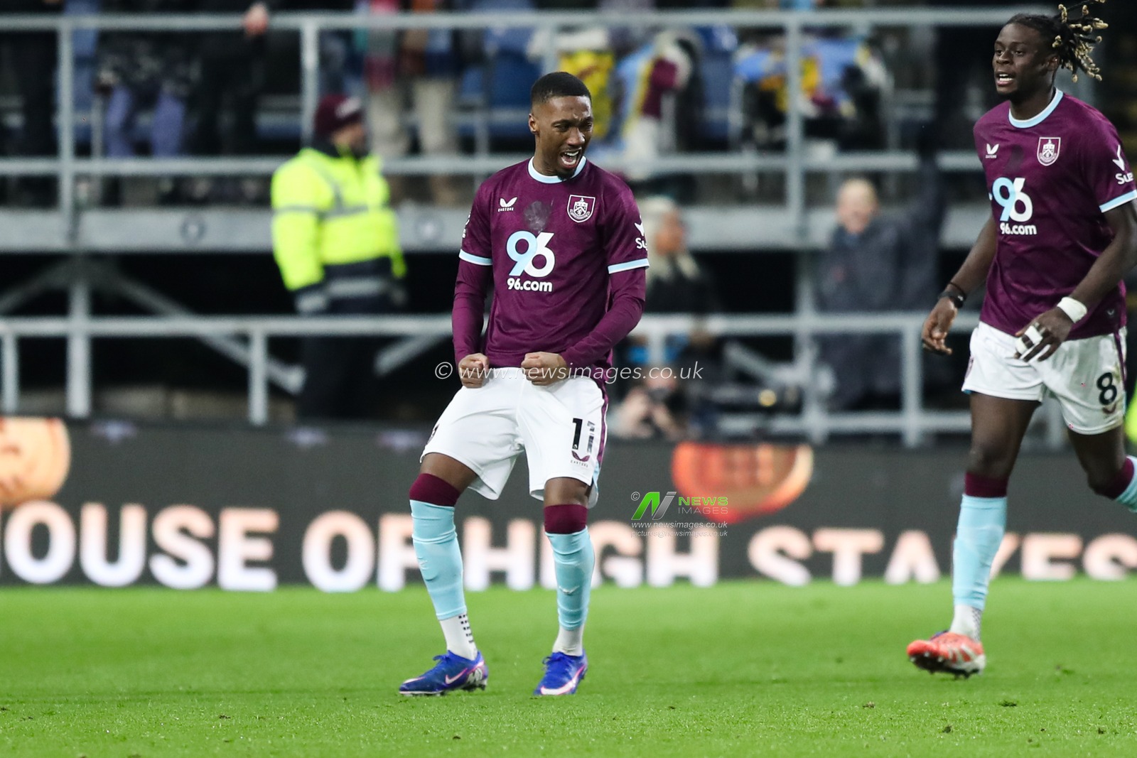 Jaidon Anthony of Burnley celebrates after scoring to make it 2-2 during the Premier League match Burnley vs Manchester United at Turf Moor, Burnley, United Kingdom, 7th January 2026

(Photo by Jorge Horsted/News Images)

*** GER AUT SUI OUT ***