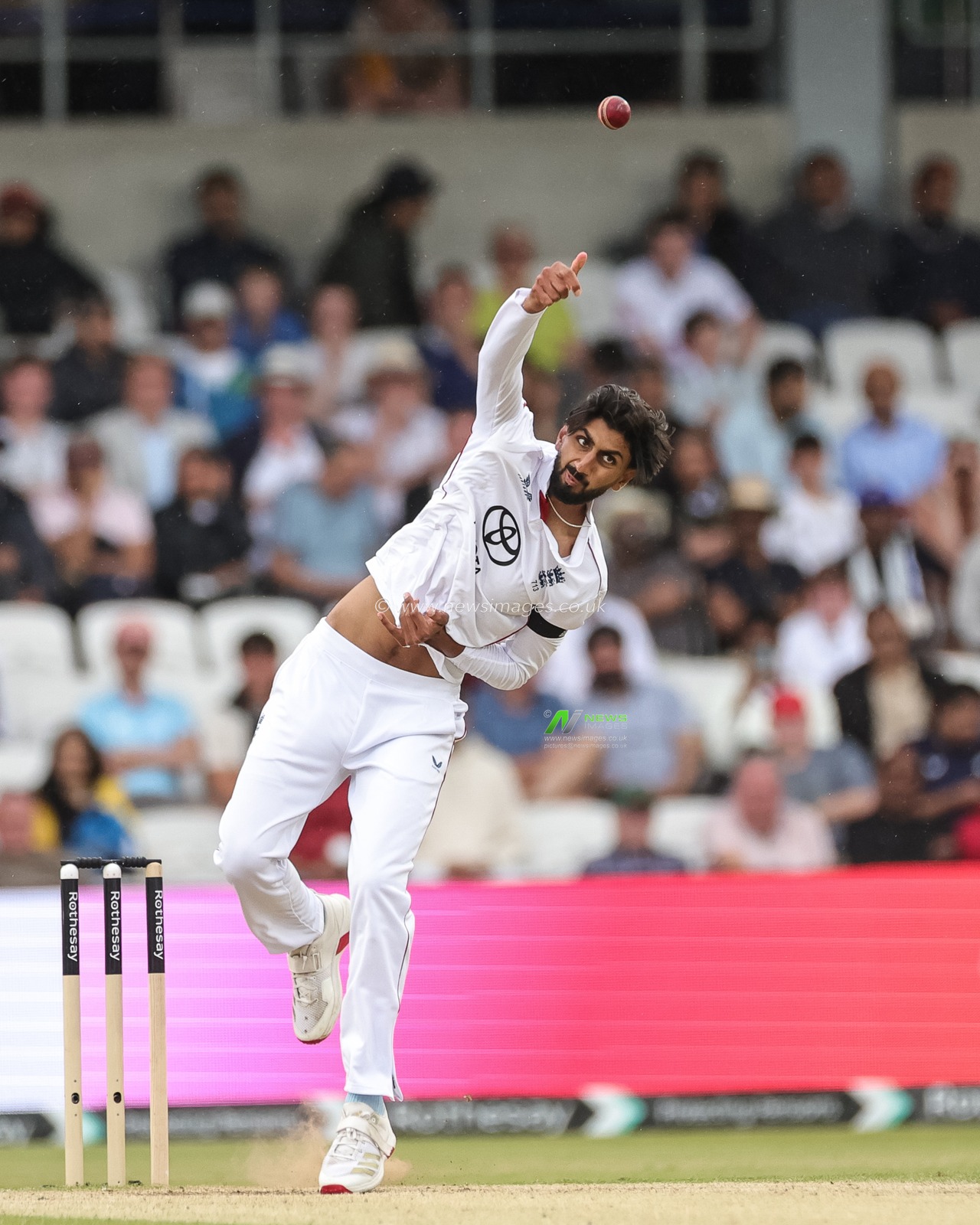 Shoaib Bashir of England delivers the ball during the 1st Rothesay Test Match, Day 3 England vs India at Headingley Cricket Ground, Leeds, United Kingdom, 22nd June 2025

(Photo by Mark Cosgrove/News Images)