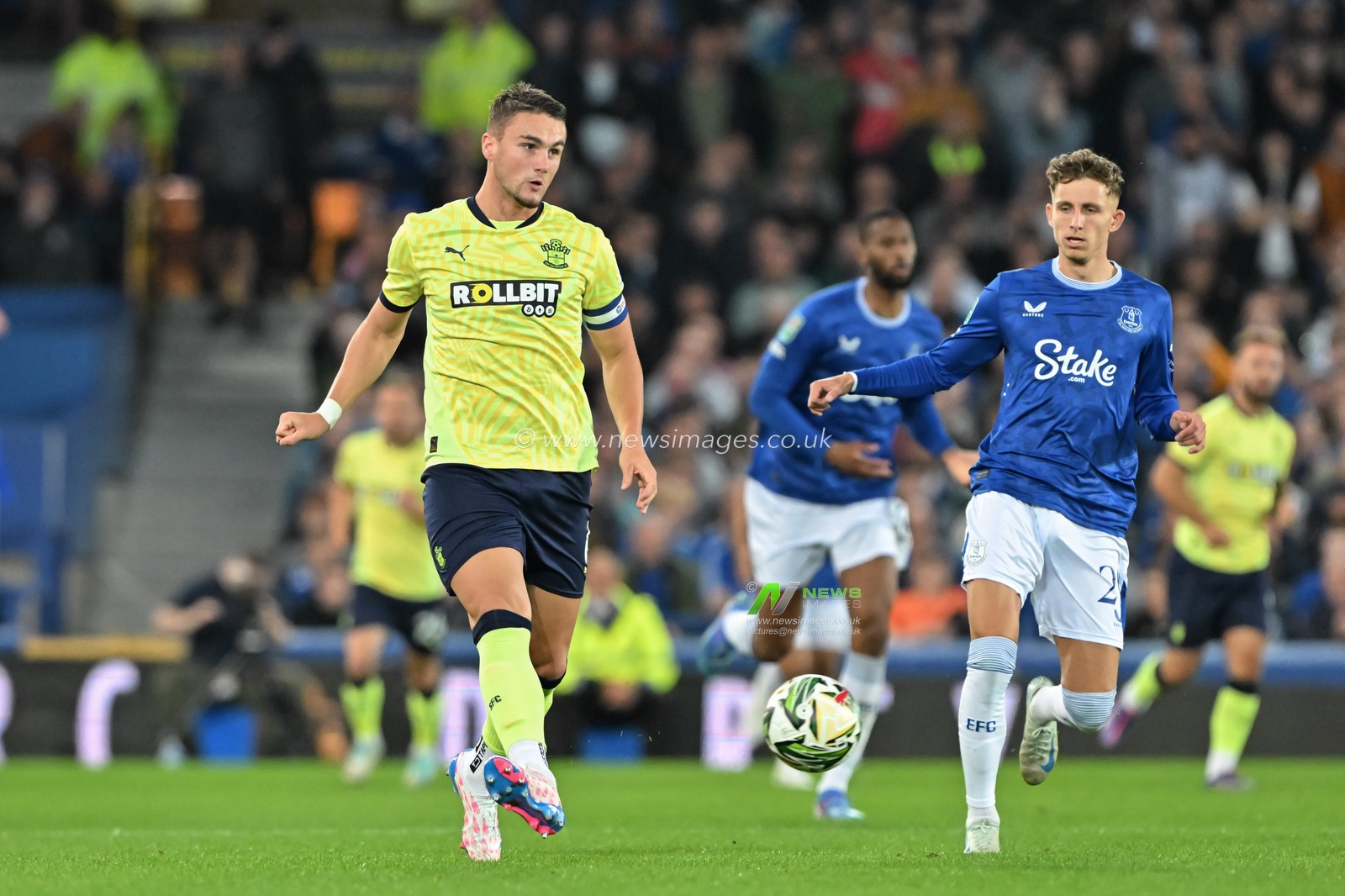 Taylor Harwood-Bellis of Southampton passes the ball during the Carabao Cup match Everton vs Southampton at Goodison Park, Liverpool, United Kingdom, 17th September 2024

(Photo by Cody Froggatt/News Images)