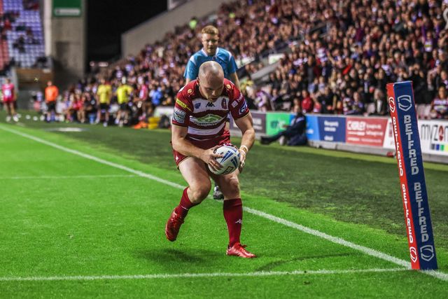 Liam Marshall of Wigan Warriors goes over for a try to make it 16-0 during the Betfred Super League Round 26 match Wigan Warriors vs Castleford Tigers at The Brick Community Stadium, Wigan, United Kingdom, 12th September 2025

(Photo by Alfie Cosgrove/News Images)