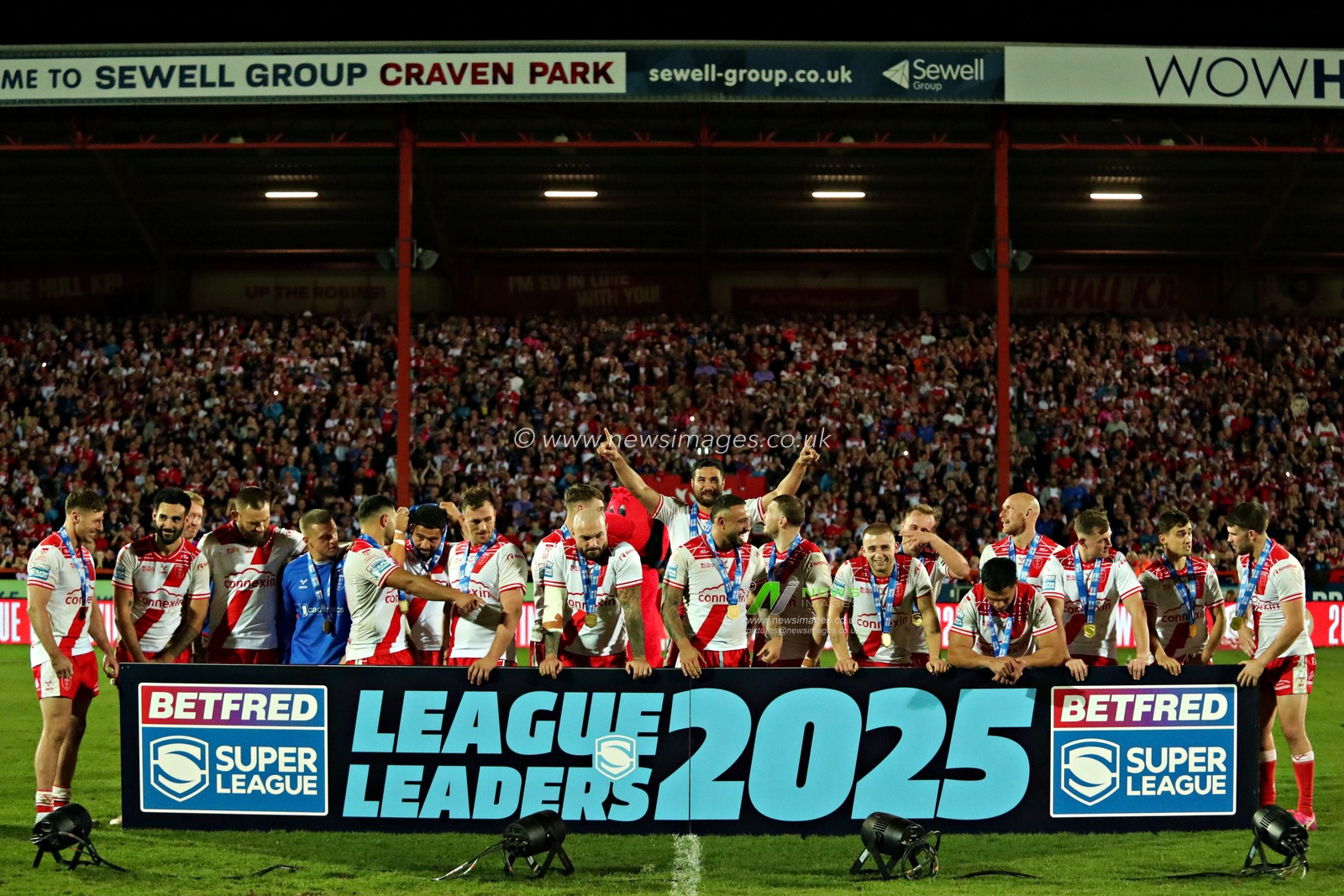 Hull KR celebrate after the Betfred Super League round 27 match Hull KR vs Warrington Wolves at Sewell Group Craven Park, Kingston upon Hull, United Kingdom, 18th September 2025(Photo by Sam Eaden/News Images)
