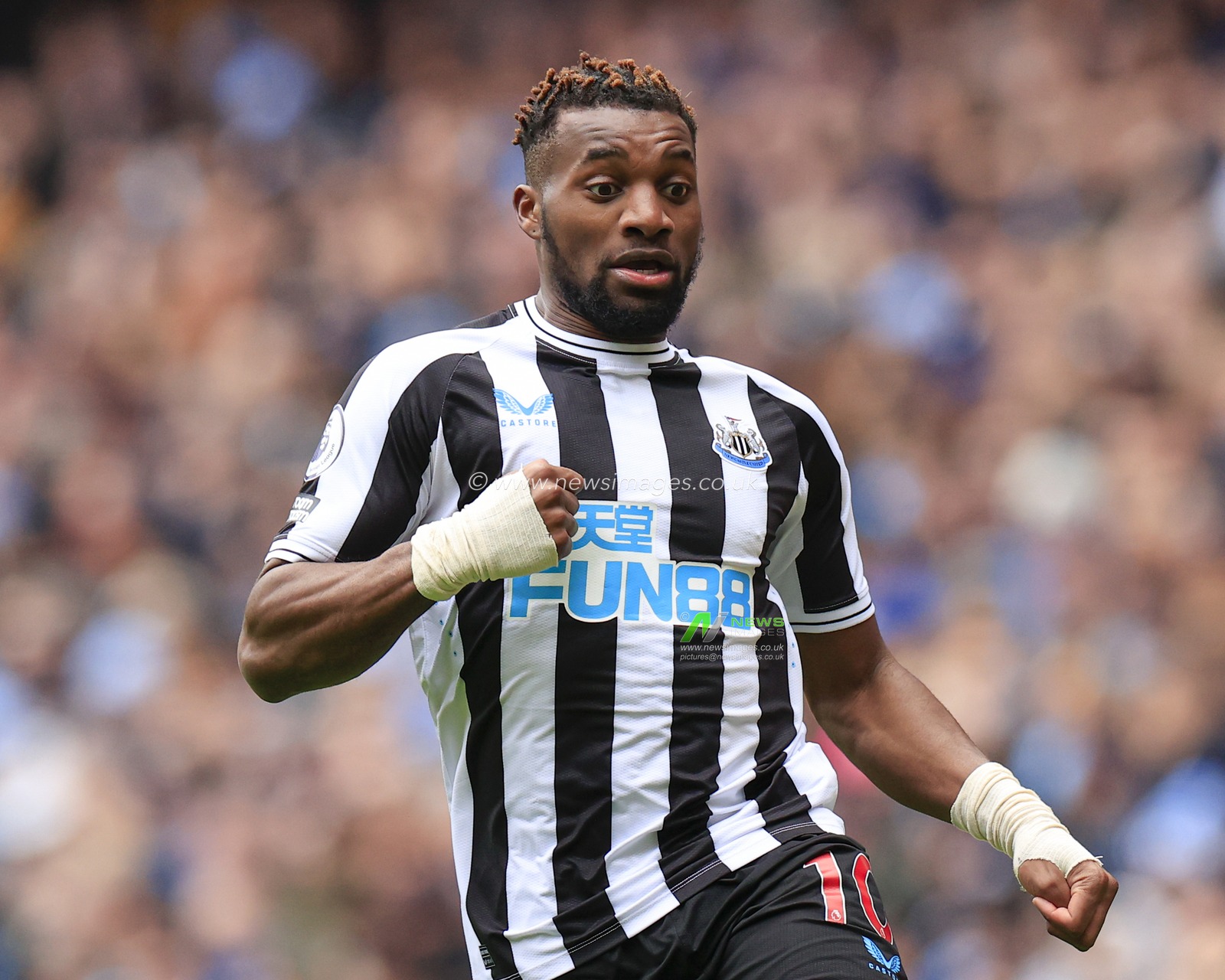 Allan Saint-Maximin #10 of Newcastle United during the Premier League match Manchester City vs Newcastle United at Etihad Stadium, Manchester, United Kingdom, 4th March 2023

(Photo by Conor Molloy/News Images)