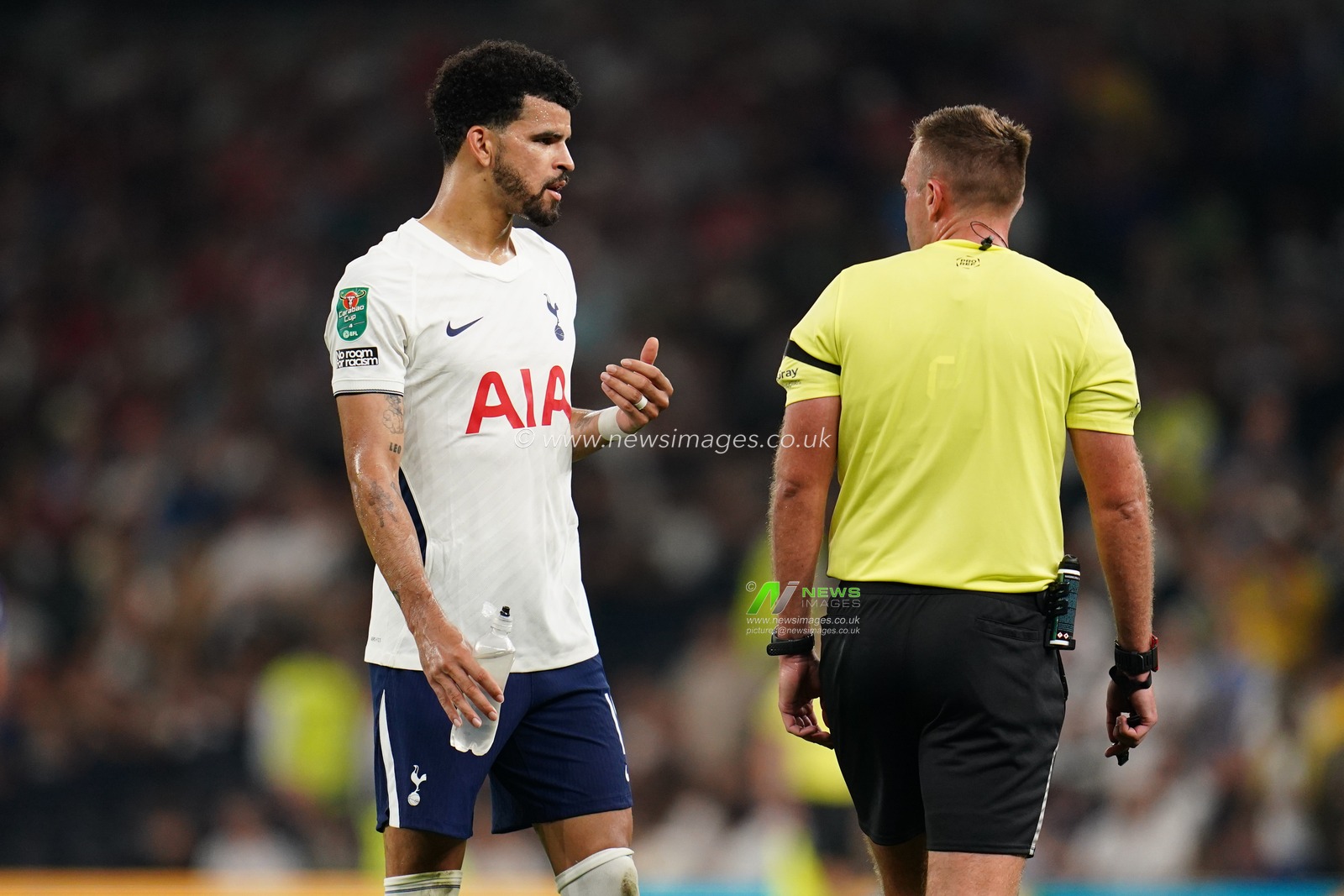 Dominic Solanke of Tottenham Hotspur and referee Adam Herczeg during the Carabao Cup round 2 match Tottenham Hotspur vs Charlton Athletic at Tottenham Hotspur Stadium, London, United Kingdom on 26 August 2026

(Photo by Harvey Murphy/News Images)