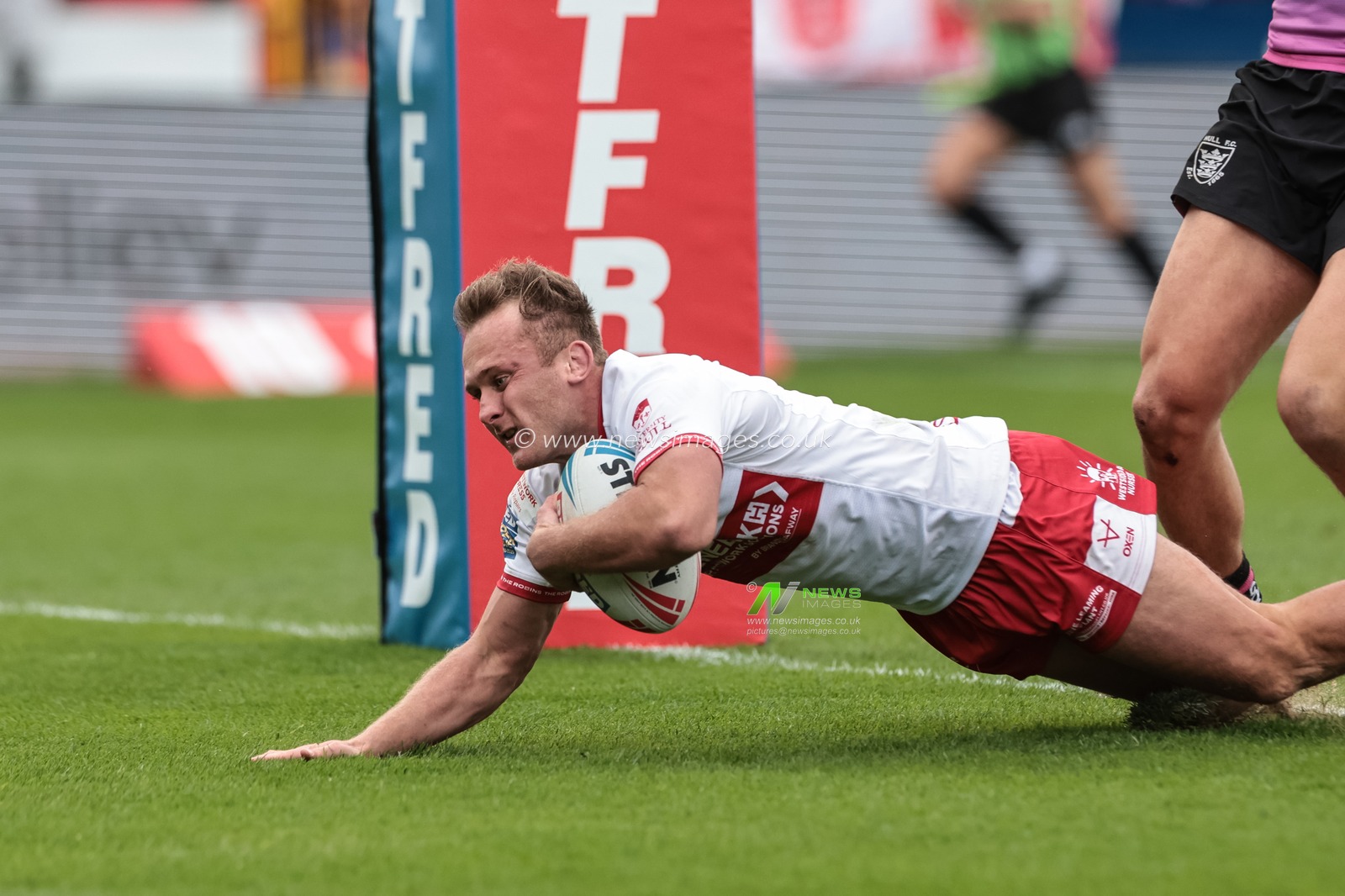 Jez Litten of Hull KR goes over for a try during the Betfred Super League round 7 match Hull KR vs Hull FC at Sewell Group Craven Park, Hull, United Kingdom on 03 April 2026

(Photo by Mark Cosgrove/News Images)
