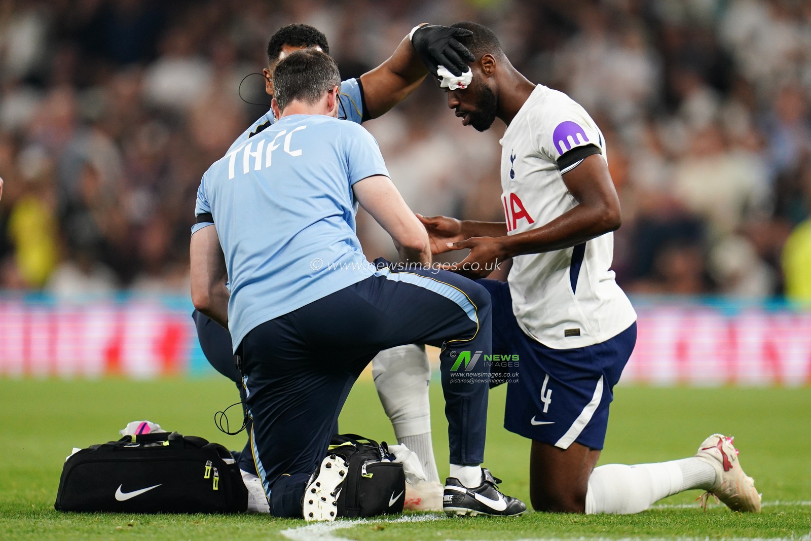 Kevin Danso of Tottenham Hotspur is patched up after head injury from third goal during the Carabao Cup round 2 match Tottenham Hotspur vs Charlton Athletic at Tottenham Hotspur Stadium, London, United Kingdom on 26 August 2026

(Photo by Harvey Murphy/News Images)
