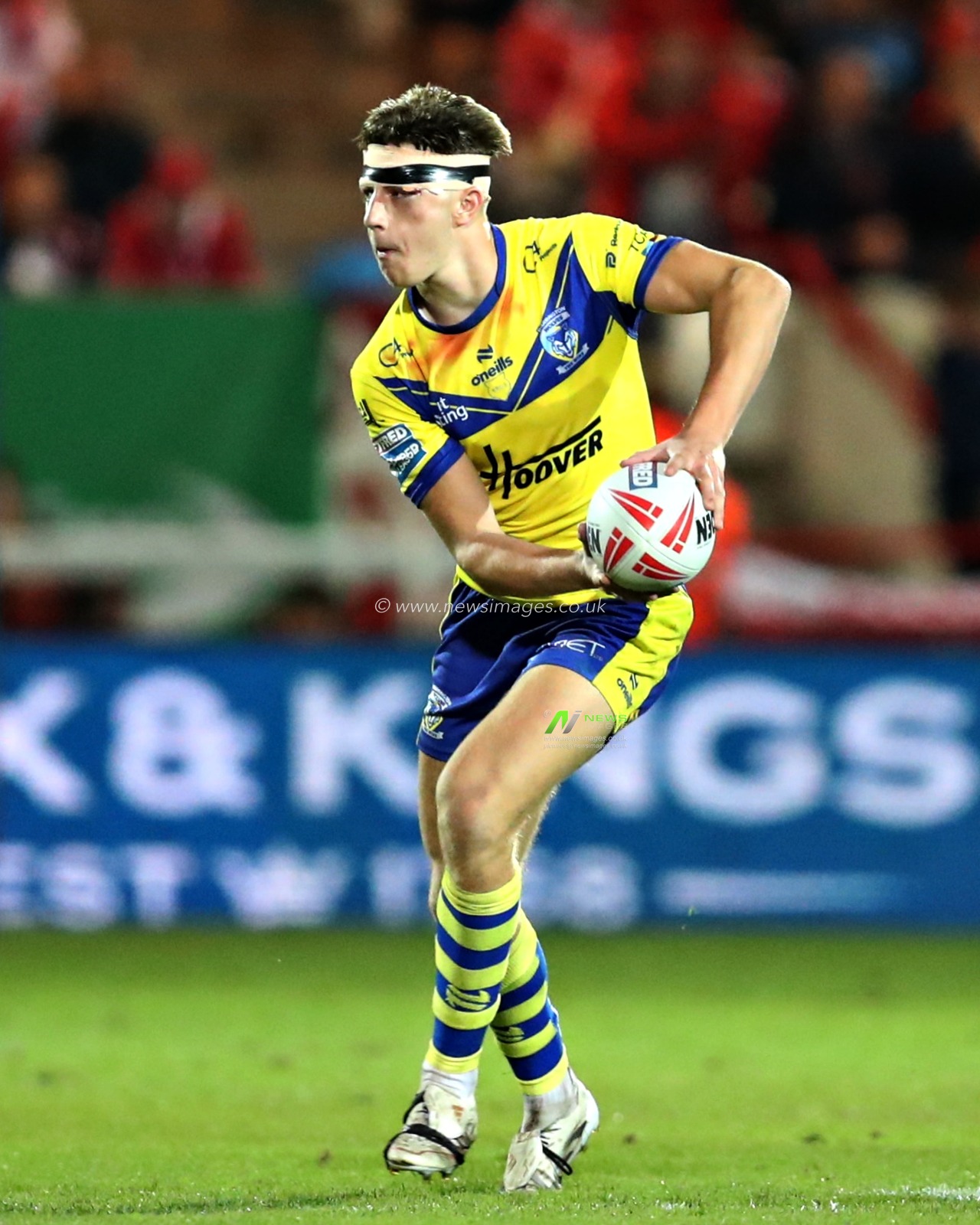 Ewan Irwin of Warrington Wolves during the Betfred Super League round 27 match Hull KR vs Warrington Wolves at Sewell Group Craven Park, Kingston upon Hull, United Kingdom, 18th September 2025(Photo by Sam Eaden/News Images)