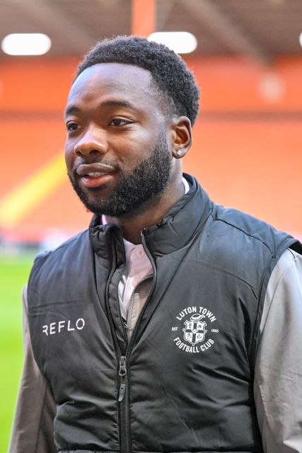 Shayden Morris of Luton Town walking onto the pitch prior to the Sky Bet League 1 match Blackpool vs Luton Town at Bloomfield Road, Blackpool, United Kingdom, 30th September 2025

(Photo by Adam Gee/News Images)