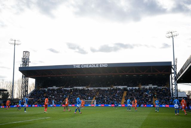Hayden Coulson of Blackpool makes a break with the ball during the Sky Bet League 1 match Stockport County vs Blackpool at Edgeley Park Stadium, Stockport, United Kingdom, 1st March 2025

(Photo by Craig Thomas/News Images)