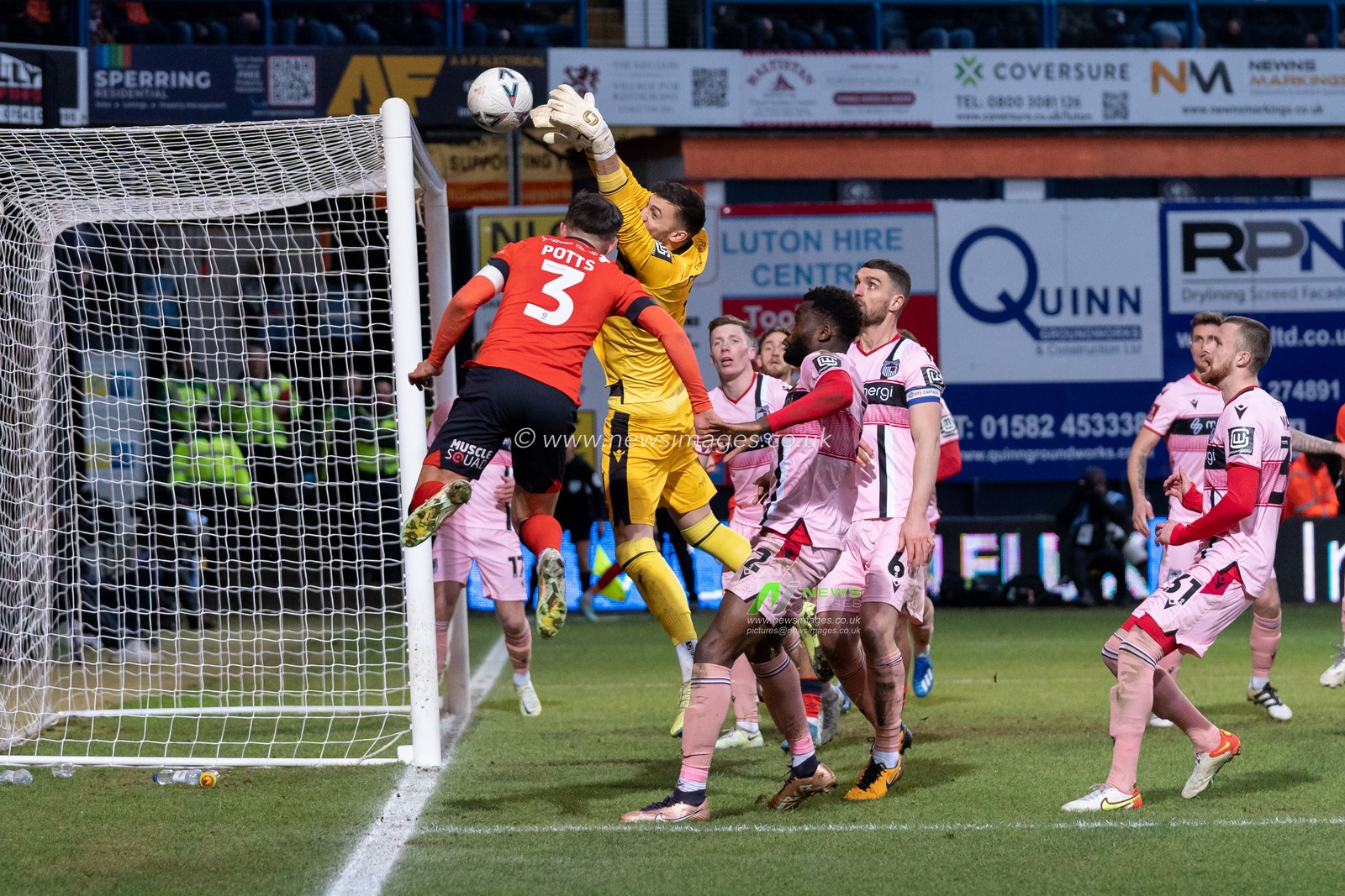 Max Crocombe #1 of Grimsby Town under pressure from Dan Potts #3 of Luton Town during the Emirates FA Cup Fourth Round match Luton Town vs Grimsby Town at Kenilworth Road, Luton, United Kingdom, 28th January 2023

(Photo by Richard Washbrooke/News Images)
