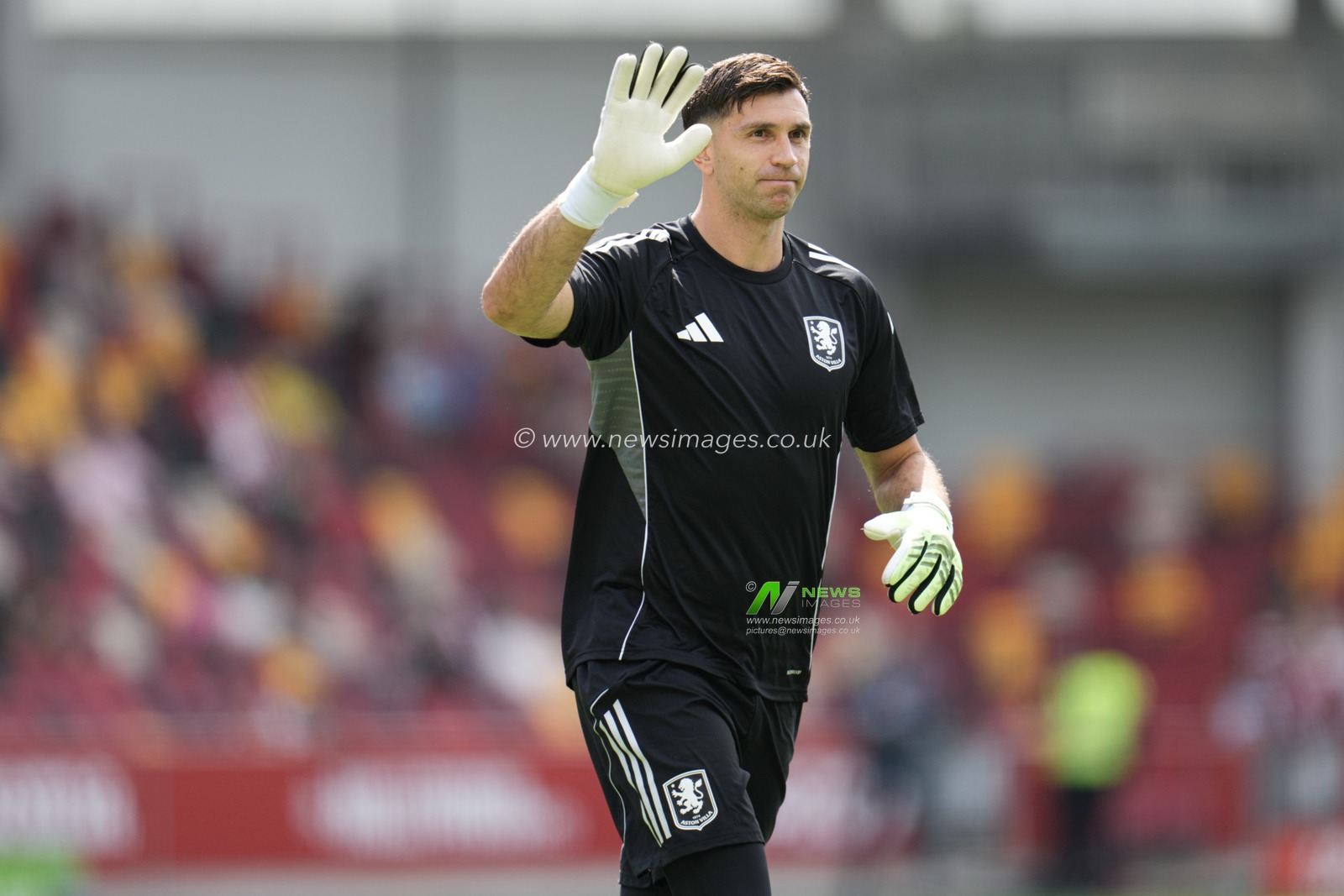 Emiliano Martínez of Aston Villa ahead of the Premier League match Brentford vs Aston Villa at The Gtech Community Stadium, London, United Kingdom, 23rd August 2025

(Photo by Harvey Murphy/News Images)