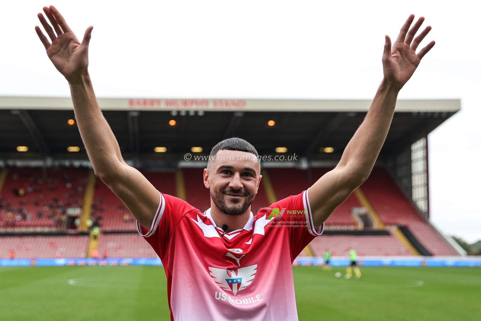Professional boxer Callum Simpson during half time during the Sky Bet League 1 match Barnsley vs Burton Albion at Oakwell, Barnsley, United Kingdom, 16th September 2023

(Photo by Mark Cosgrove/News Images)