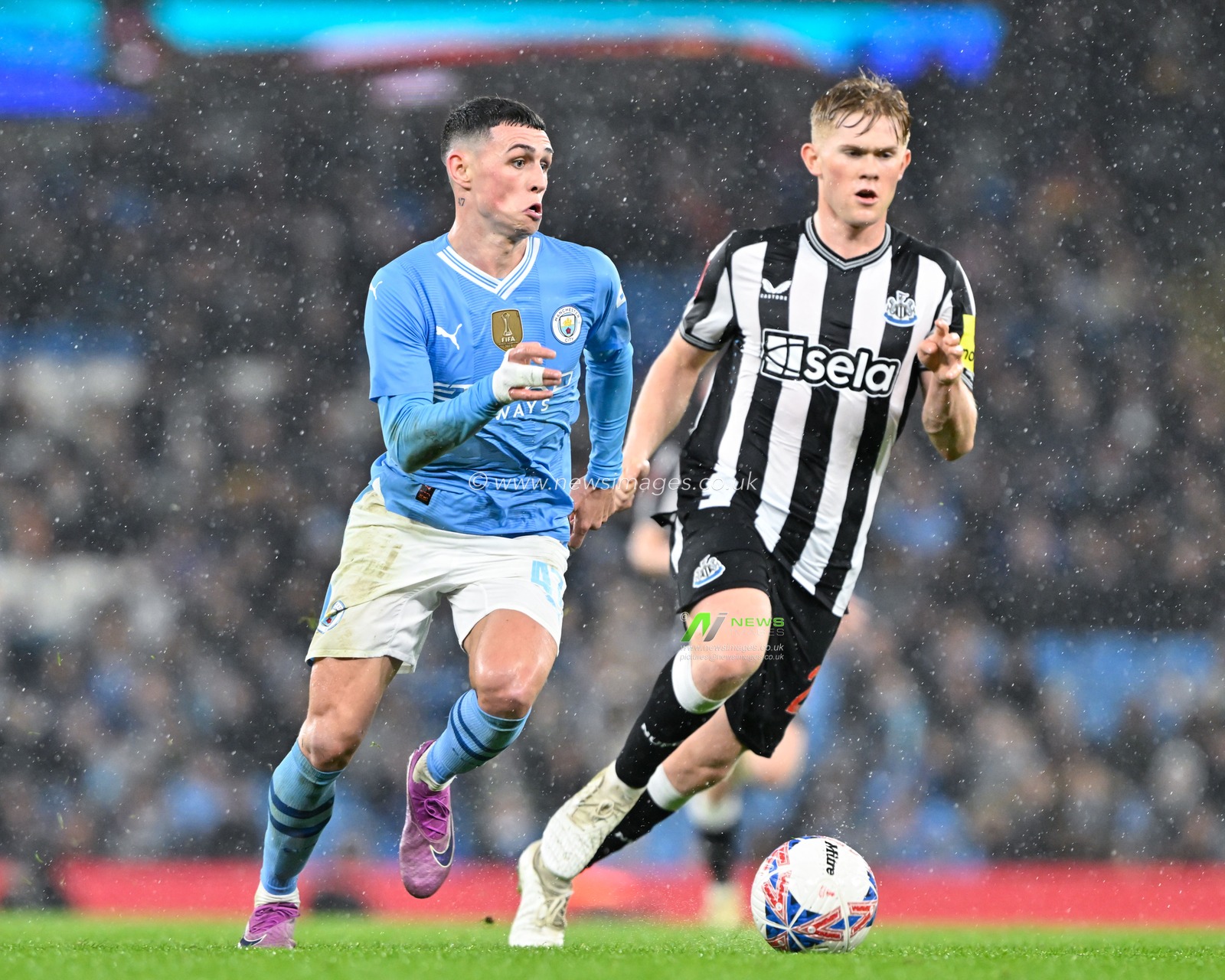 Phil Foden of Manchester City breaks forward with the ball, during the Emirates FA Cup Quarter- Final match Manchester City vs Newcastle United at Etihad Stadium, Manchester, United Kingdom, 16th March 2024

(Photo by Cody Froggatt/News Images)