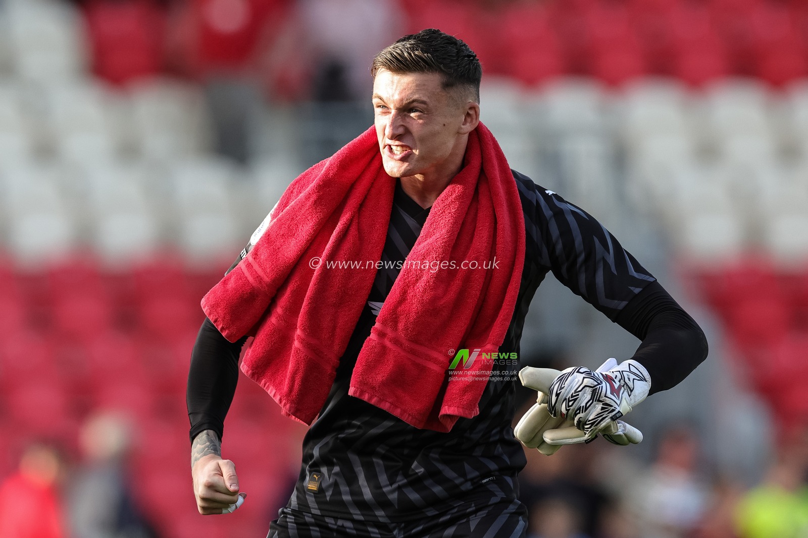 Liam Roberts #1 of Barnsley celebrates the 0-1 win with the traveling fans during the Sky Bet League 1 match Exeter City vs Barnsley at St James' Park, Exeter, United Kingdom, 7th October 2023

(Photo by Mark Cosgrove/News Images)