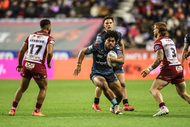 Alec Tuitavake of Leigh Leopards breaks with the ball during the Betfred Super League Semi Final 1 match Wigan Warriors vs Leigh Leopards at The Brick Community Stadium, Wigan, United Kingdom, 3rd October 2025

(Photo by Alfie Cosgrove/News Images)