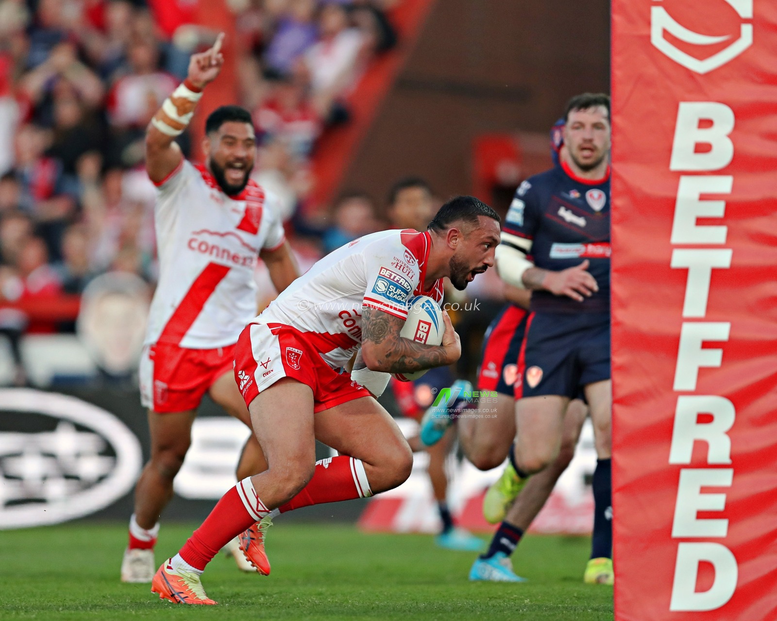 Elliot Minchella of Hull KR scores a try during the Betfred Super League Round 13 match Hull KR vs St Helens at Sewell Group Craven Park, Kingston upon Hull, United Kingdom, 30th May 2025(Photo by Sam Eaden/News Images)