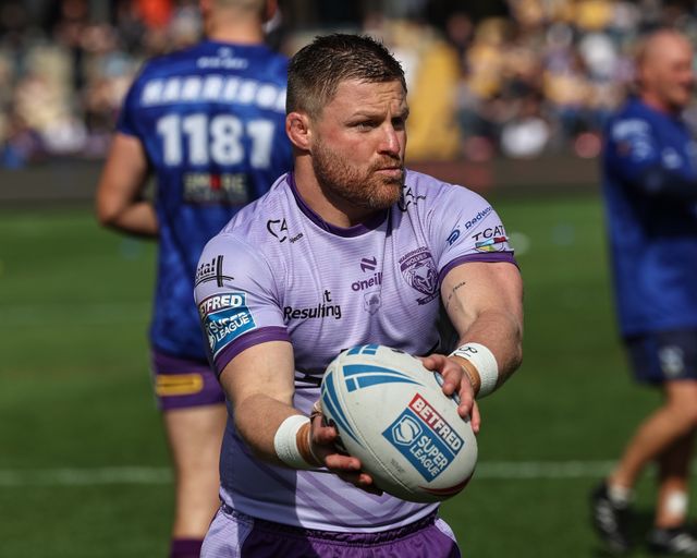 Luke Yates of Warrington Wolves in the pre-game warm up during the Betfred Super League Round 14 Leeds Rhinos v Warrington Wolves at Headingley Stadium, Leeds, United Kingdom, 14th June 2025

(Photo by Mark Cosgrove/News Images)
