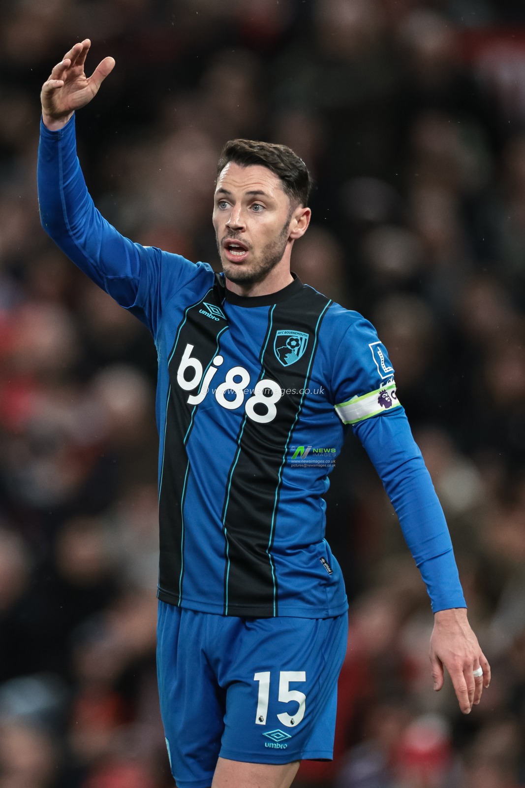 Adam Smith of Bournemouth gives his team instructions during the Premier League match Manchester United vs Bournemouth at Old Trafford, Manchester, United Kingdom, 15th December 2025

(Photo by Mark Cosgrove/News Images)

*** GER AUT SUI OUT ***