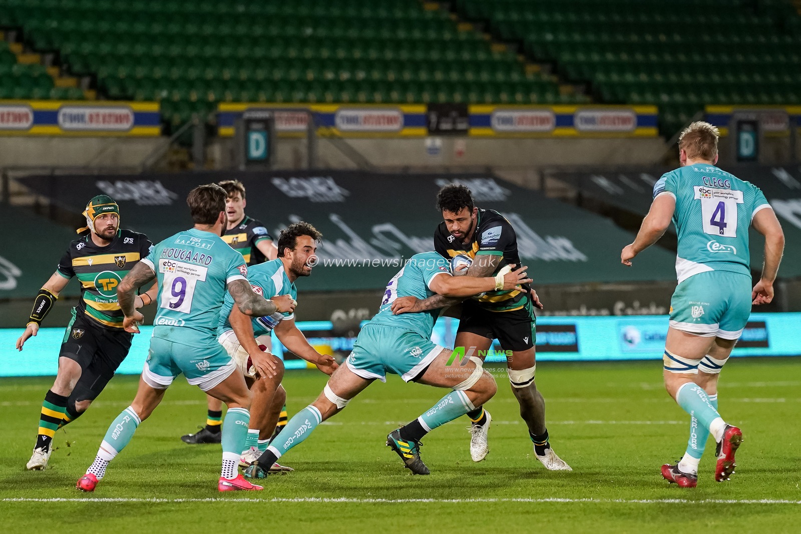 Courtney Lawes #6 of Northampton Saints is tackled by  Andrew Kitchener #5 of Worcester Warriors
