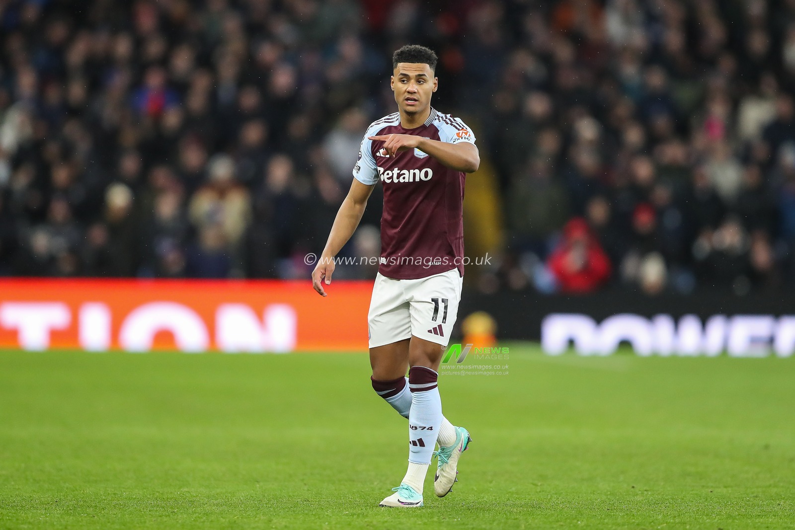 Ollie Watkins of Aston Villa during the Premier League match Aston Villa vs West Ham United at Villa Park, Birmingham, United Kingdom, 26th January 2025

(Photo by Gareth Evans/News Images)